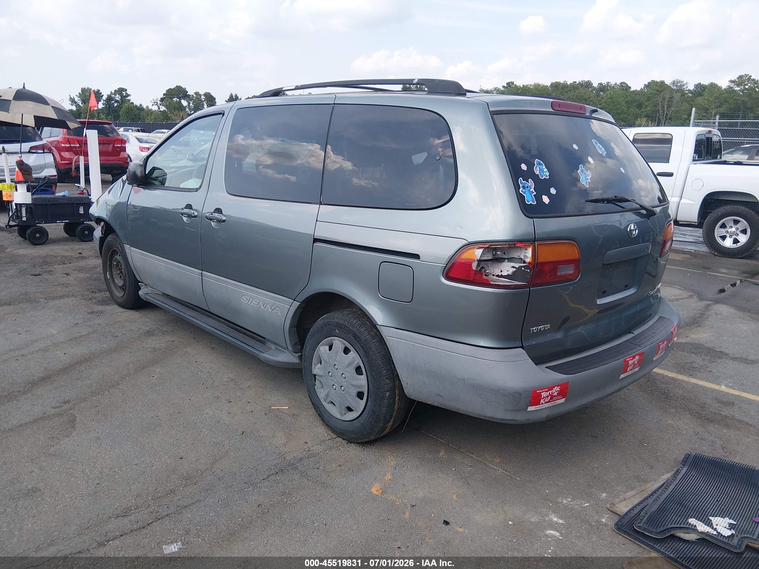 1999 Toyota Sienna Le Gray vin: 4T3ZF13C7XU163428
