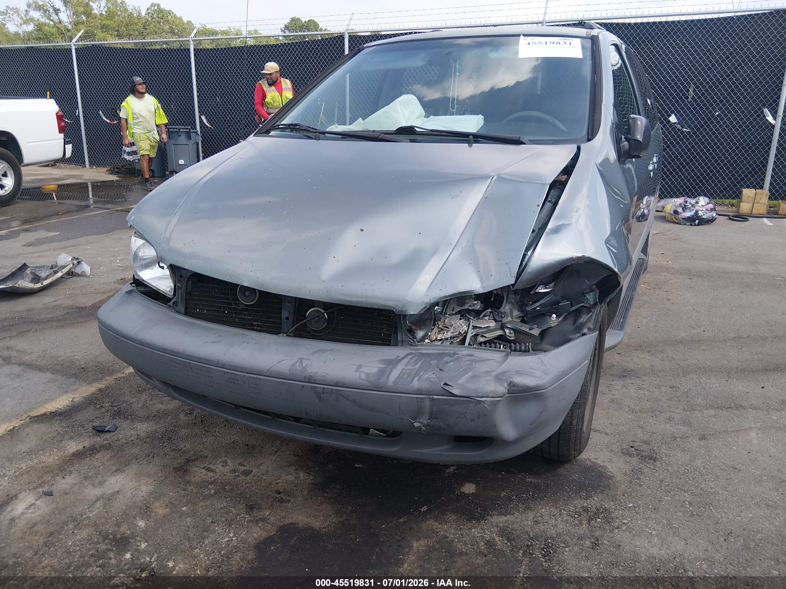 1999 Toyota Sienna Le Gray vin: 4T3ZF13C7XU163428