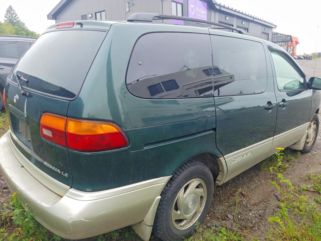 2000 Toyota Sienna Le Green vin: 4T3ZF13C7YU293601