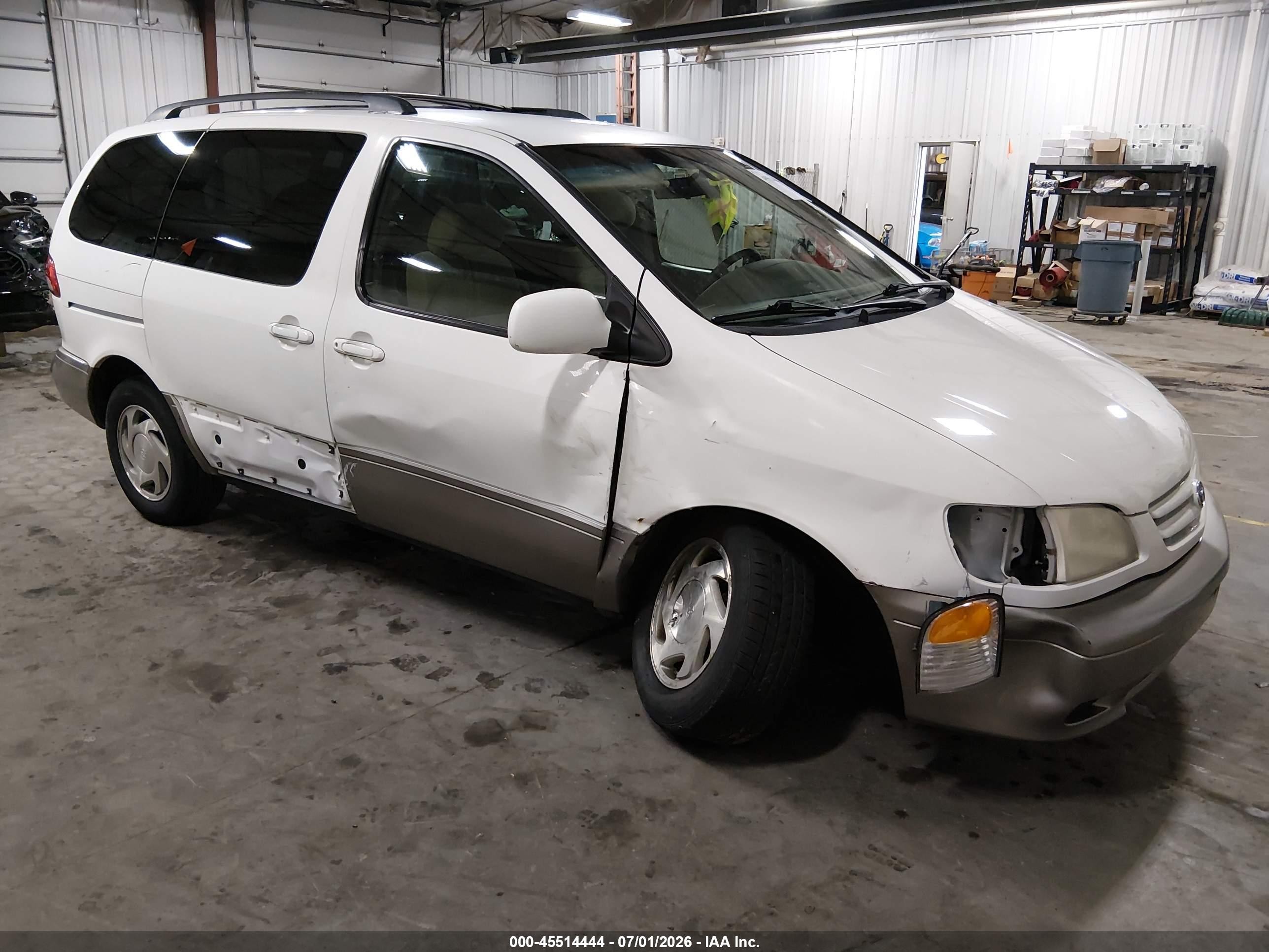 2002 Toyota Sienna Le White vin: 4T3ZF13C82U425773