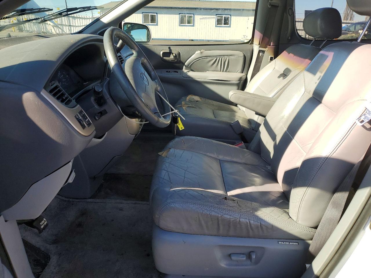 2002 Toyota Sienna Xle White vin: 4T3ZF13C82U444386