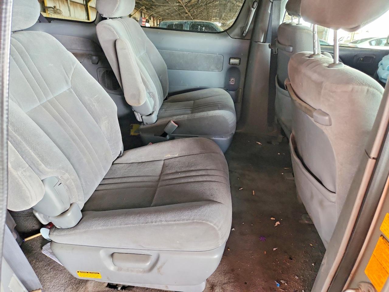 2003 Toyota Sienna Le Tan vin: 4T3ZF13C83U520514