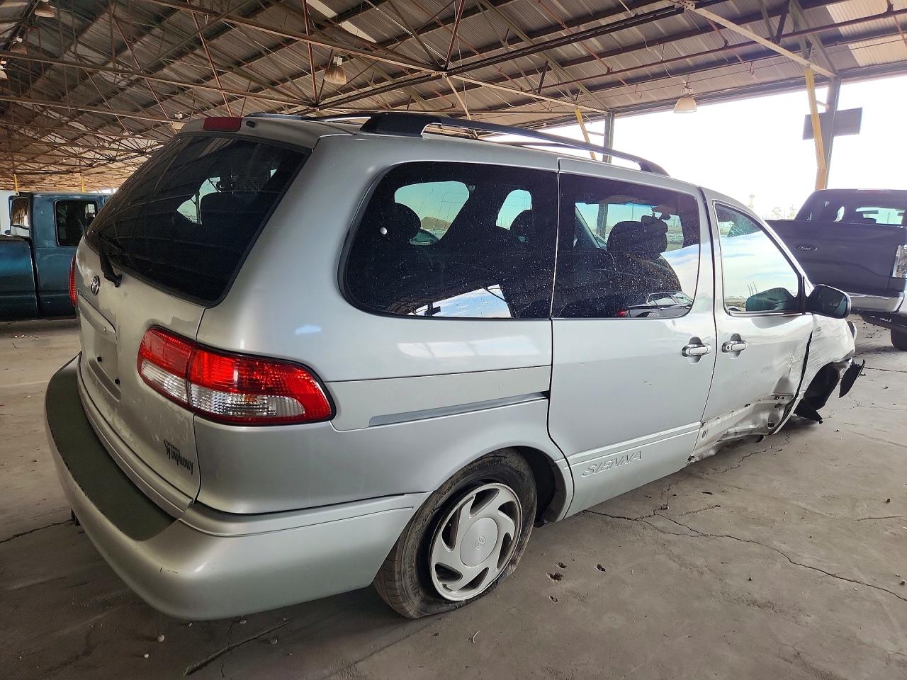 2003 Toyota Sienna Le Tan vin: 4T3ZF13C83U520514
