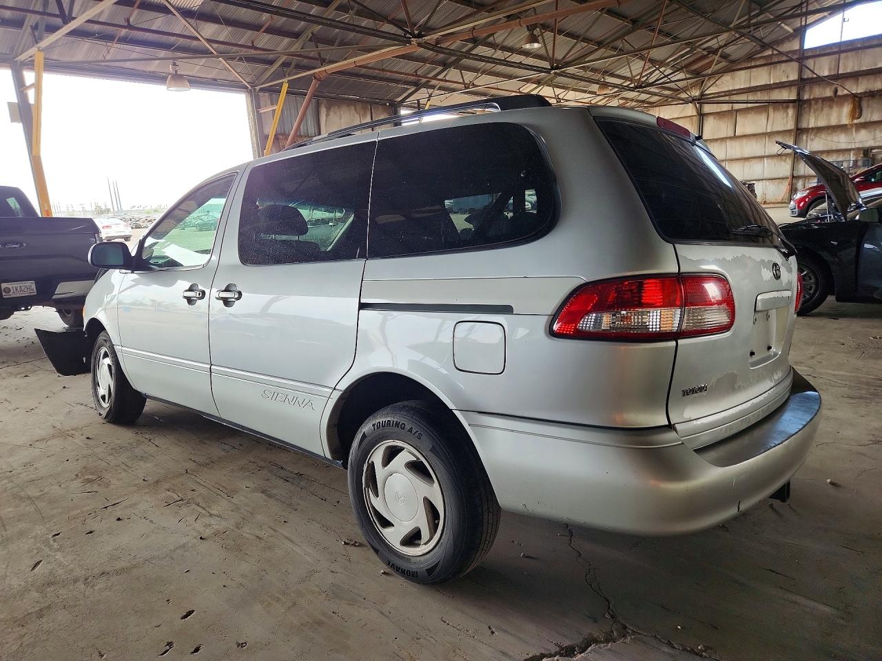 2003 Toyota Sienna Le Tan vin: 4T3ZF13C83U520514