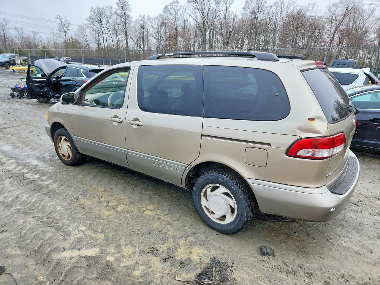 2003 Toyota Sienna Tan vin: 4T3ZF13C83U535045