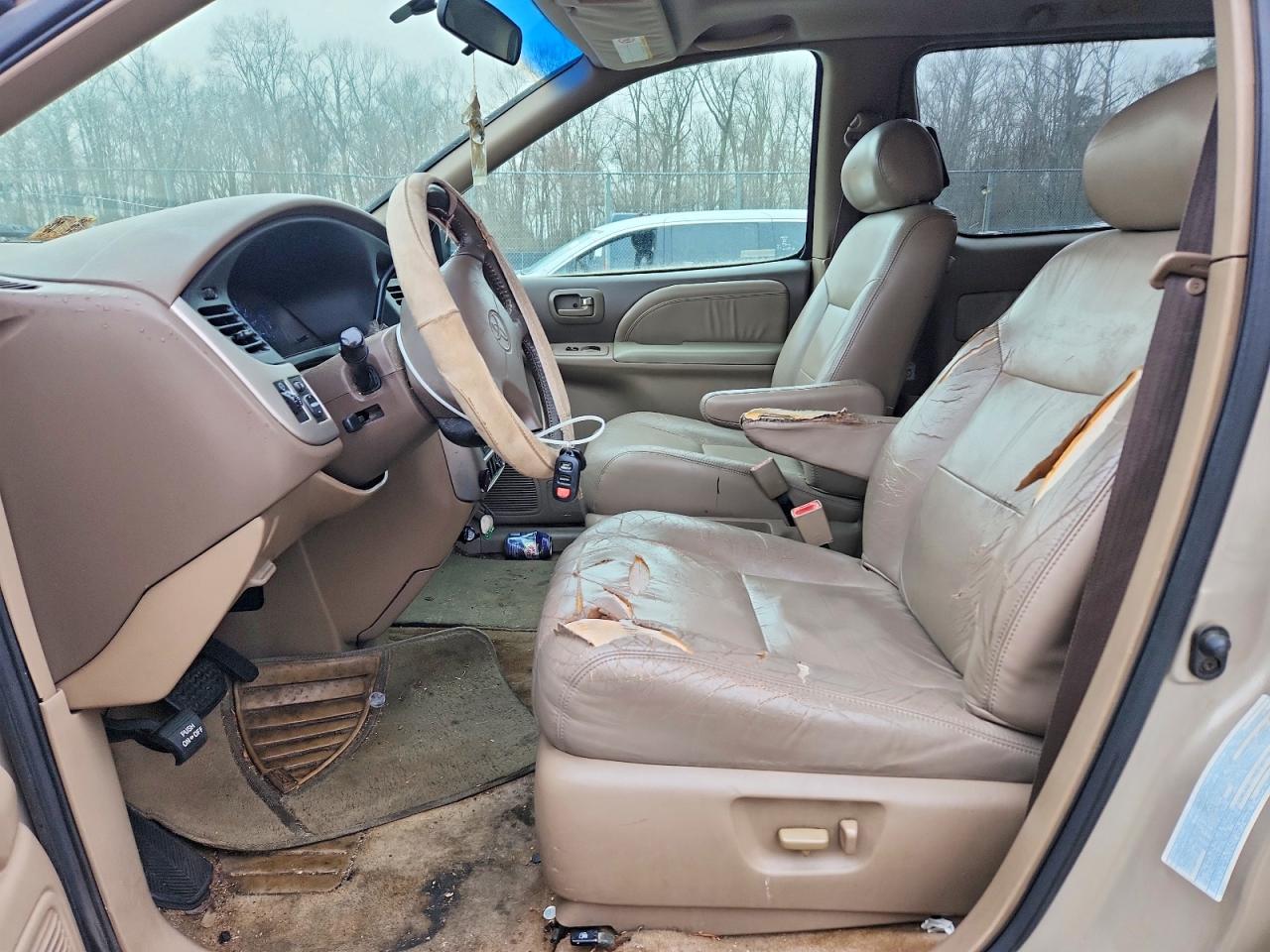 2003 Toyota Sienna Tan vin: 4T3ZF13C83U535045