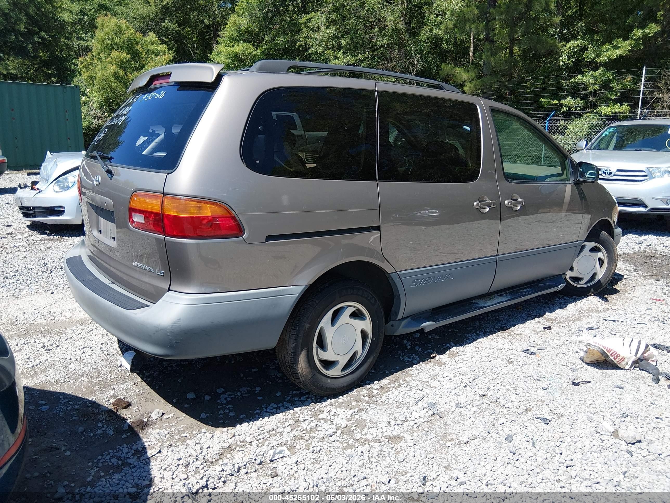 1998 Toyota Sienna Le Tan vin: 4T3ZF13C8WU066088
