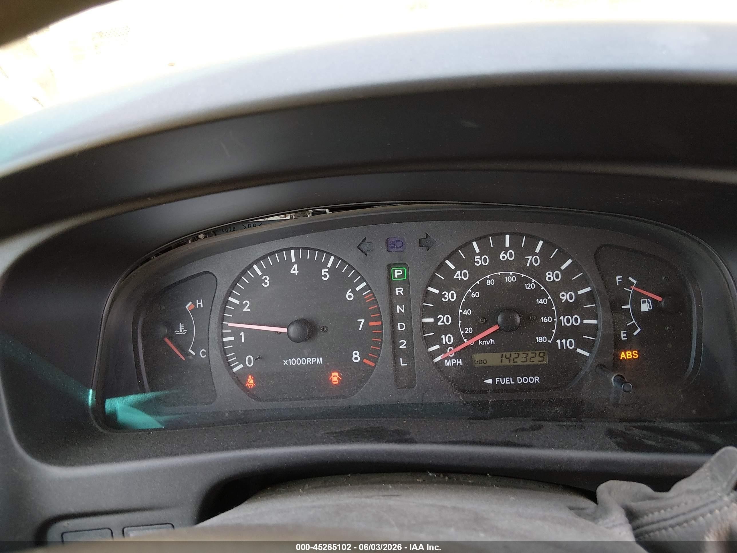 1998 Toyota Sienna Le Tan vin: 4T3ZF13C8WU066088