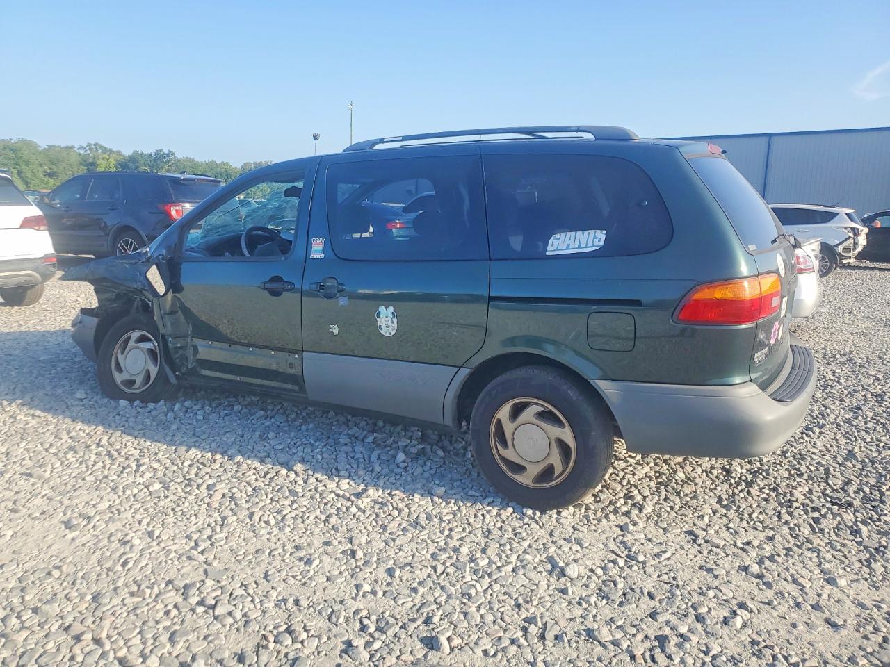 1999 Toyota Sienna Le Green vin: 4T3ZF13C8XU164281
