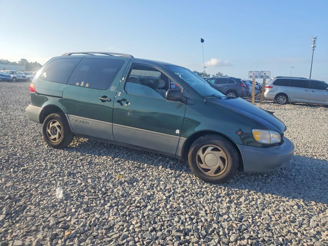 1999 Toyota Sienna Le Green vin: 4T3ZF13C8XU164281
