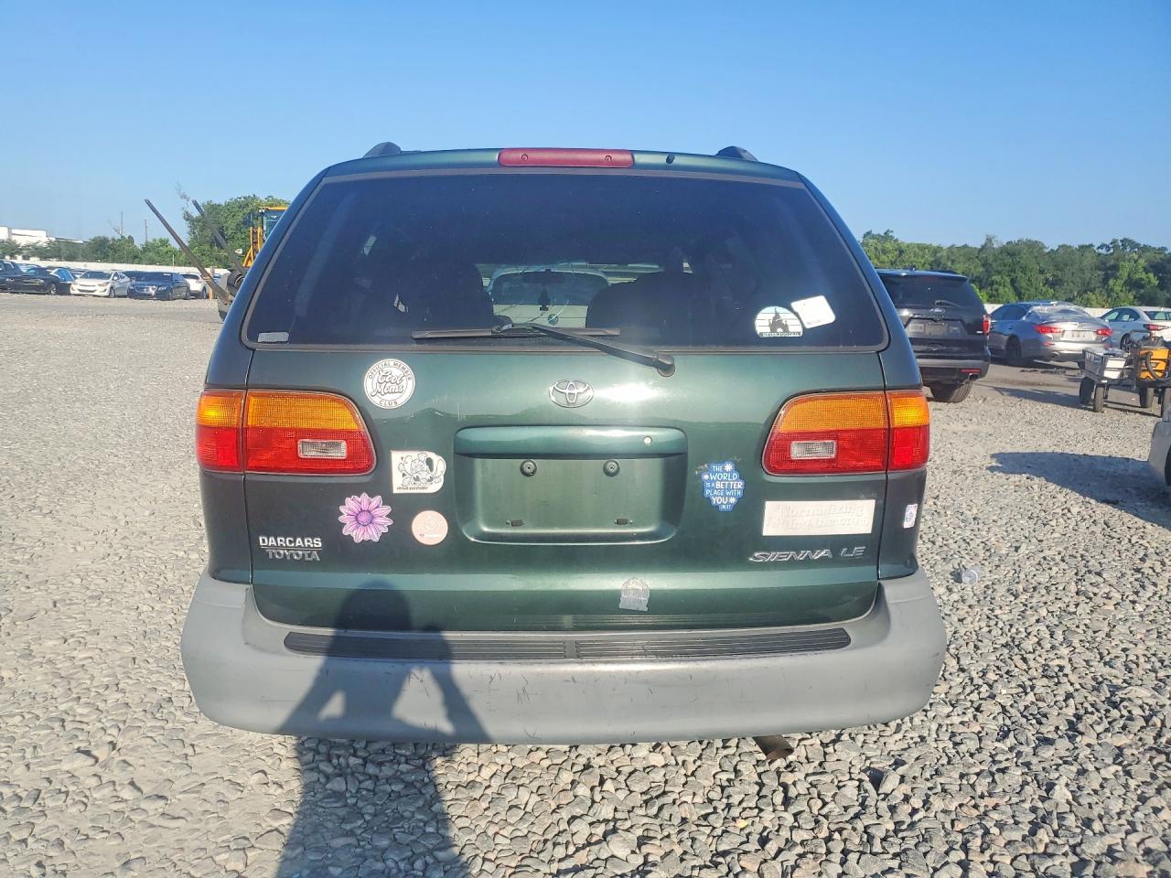 1999 Toyota Sienna Le Green vin: 4T3ZF13C8XU164281