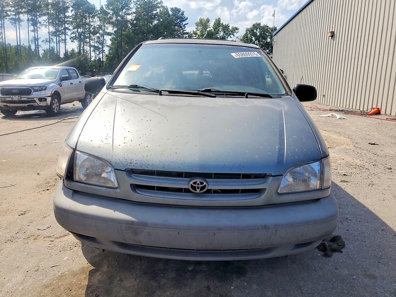2000 Toyota Sienna Le Green vin: 4T3ZF13C8YU179705