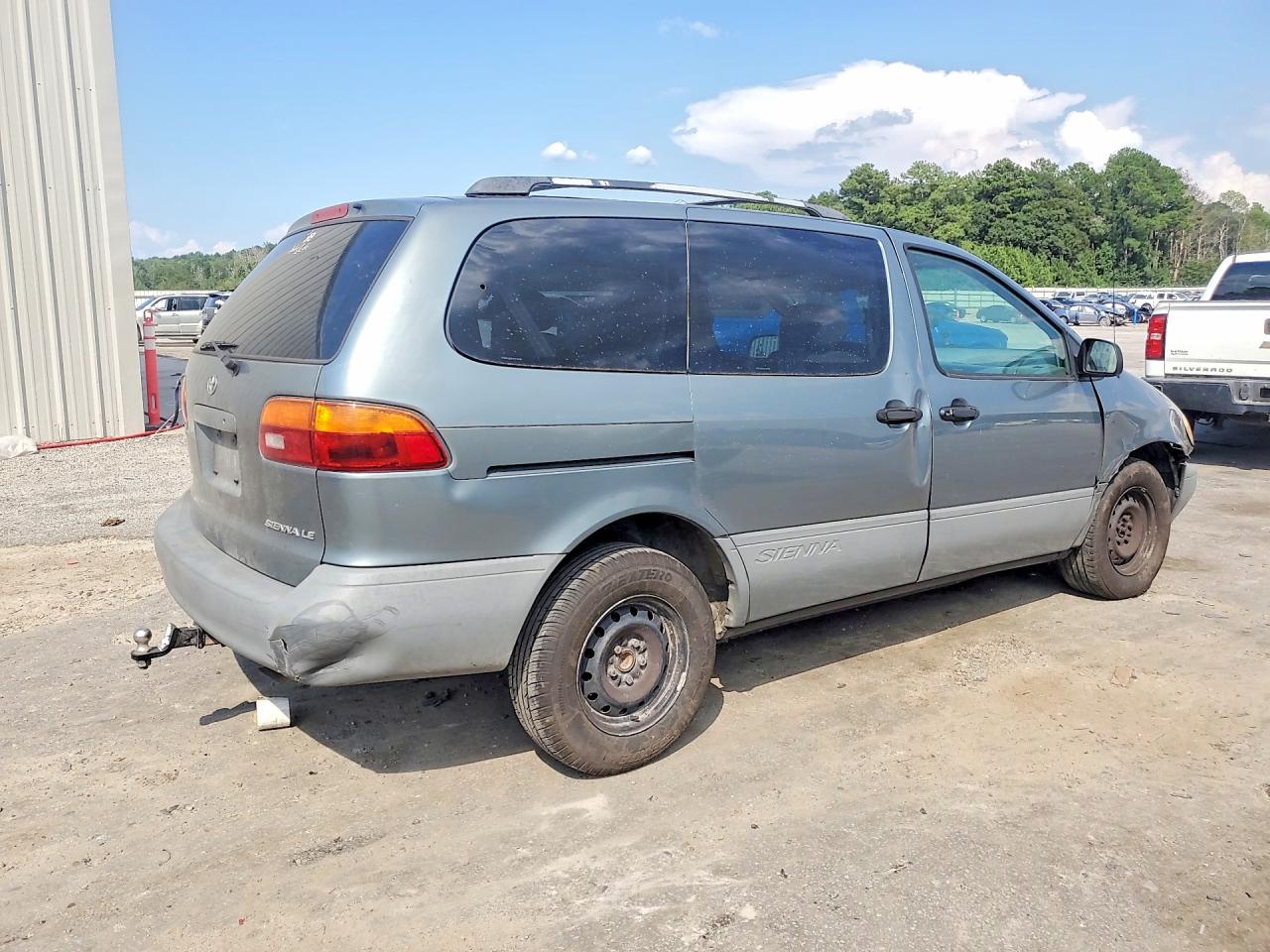 2000 Toyota Sienna Le Green vin: 4T3ZF13C8YU179705