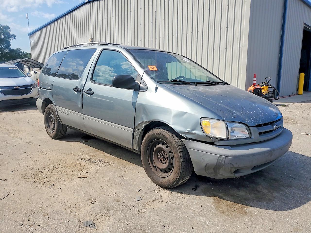 2000 Toyota Sienna Le Green vin: 4T3ZF13C8YU179705