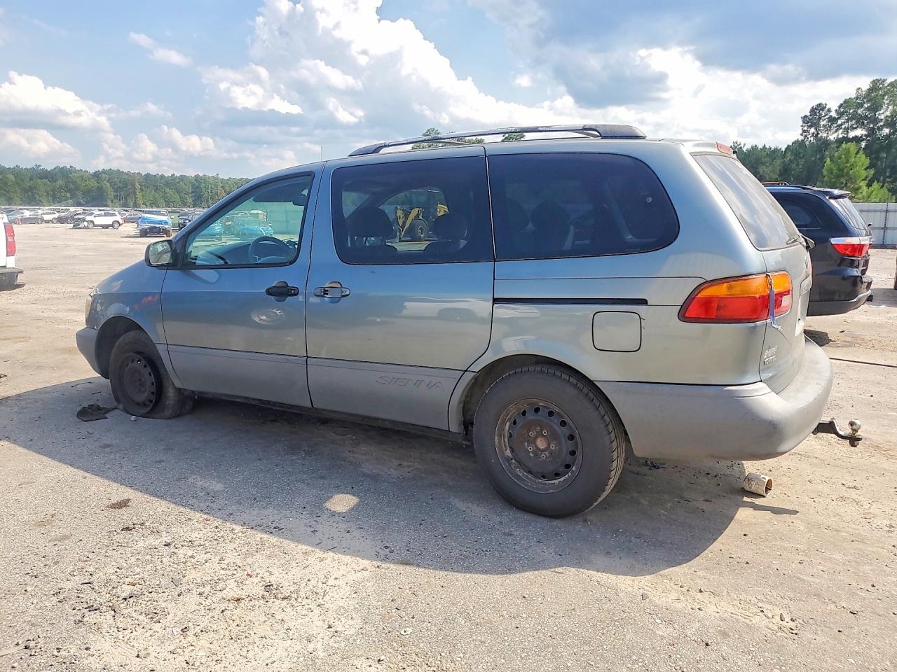 2000 Toyota Sienna Le Green vin: 4T3ZF13C8YU179705
