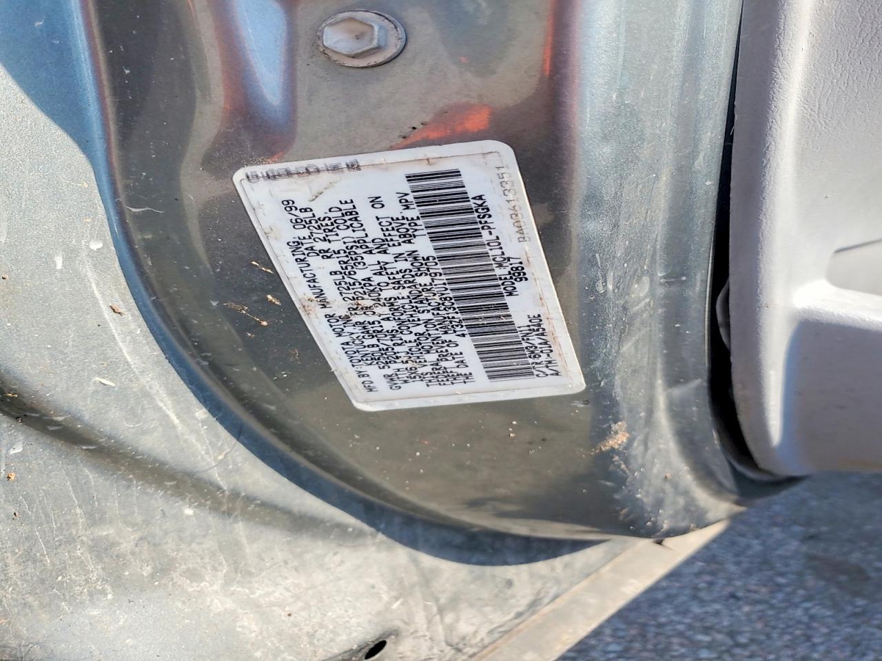 2000 Toyota Sienna Le Green vin: 4T3ZF13C8YU179705
