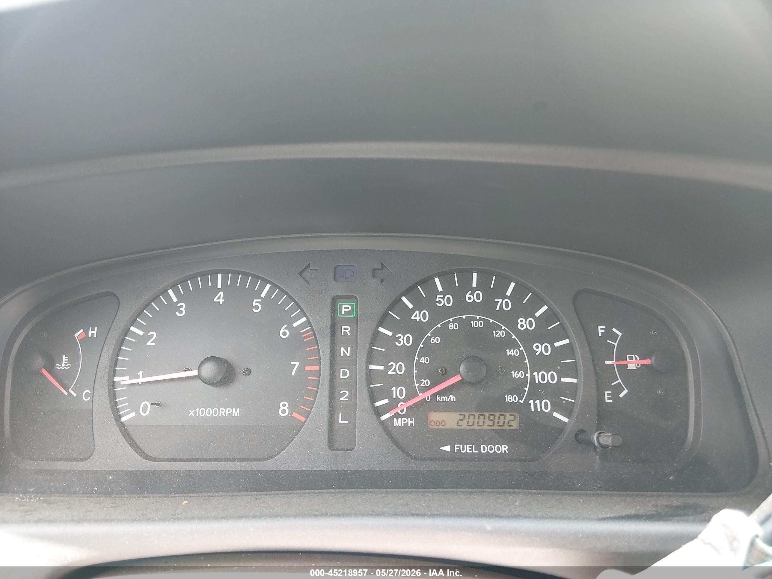 2000 Toyota Sienna Le Champagne vin: 4T3ZF13C8YU181731