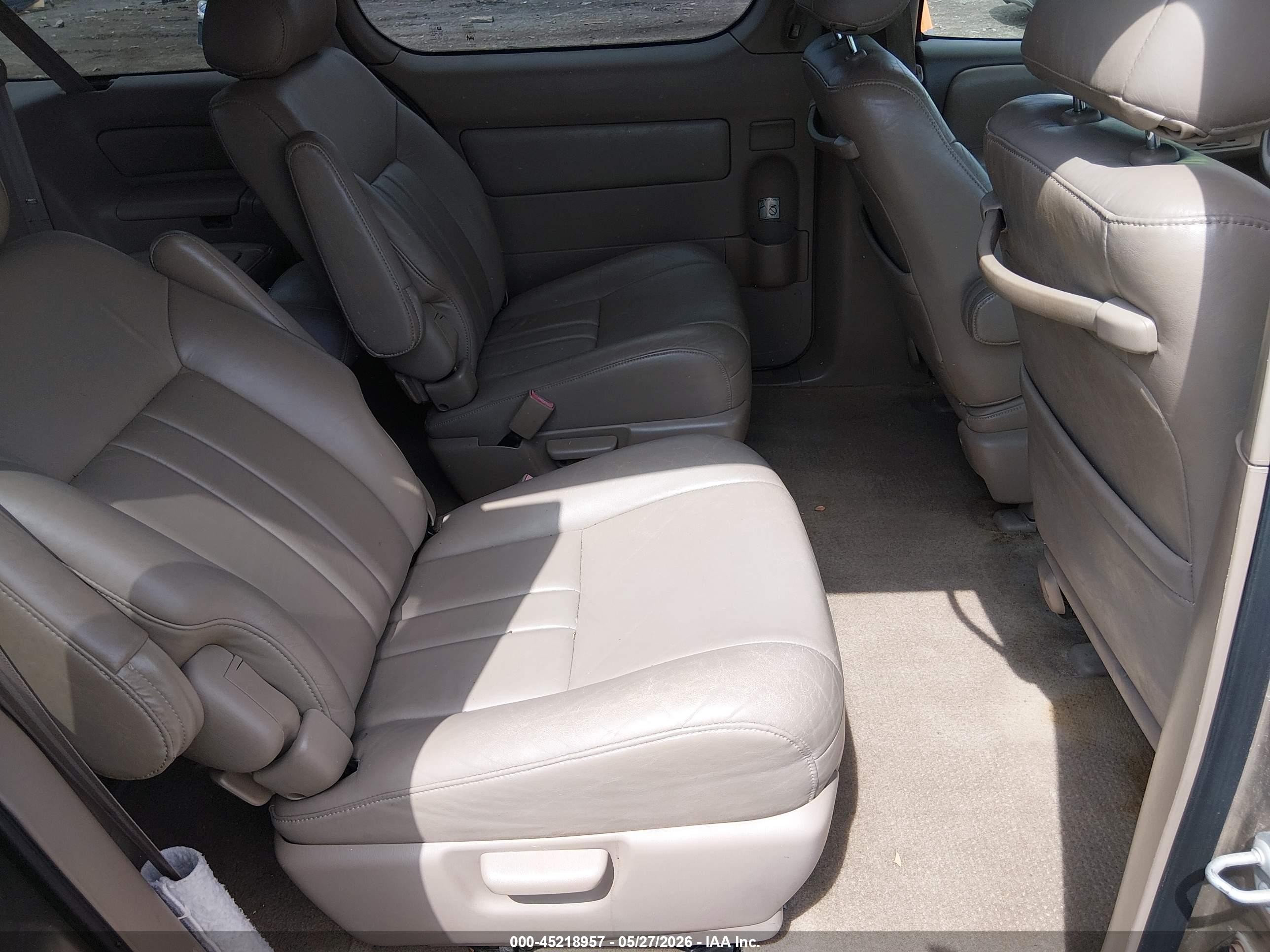 2000 Toyota Sienna Le Champagne vin: 4T3ZF13C8YU181731