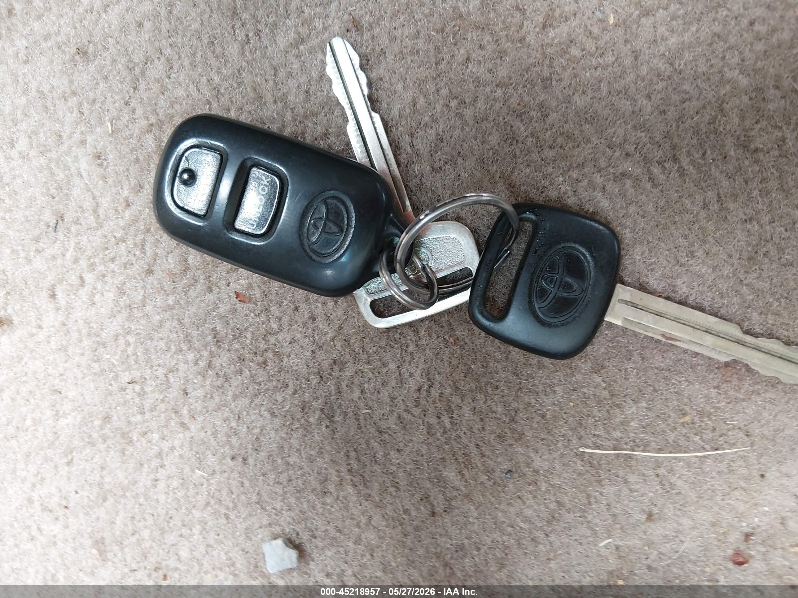 2000 Toyota Sienna Le Champagne vin: 4T3ZF13C8YU181731