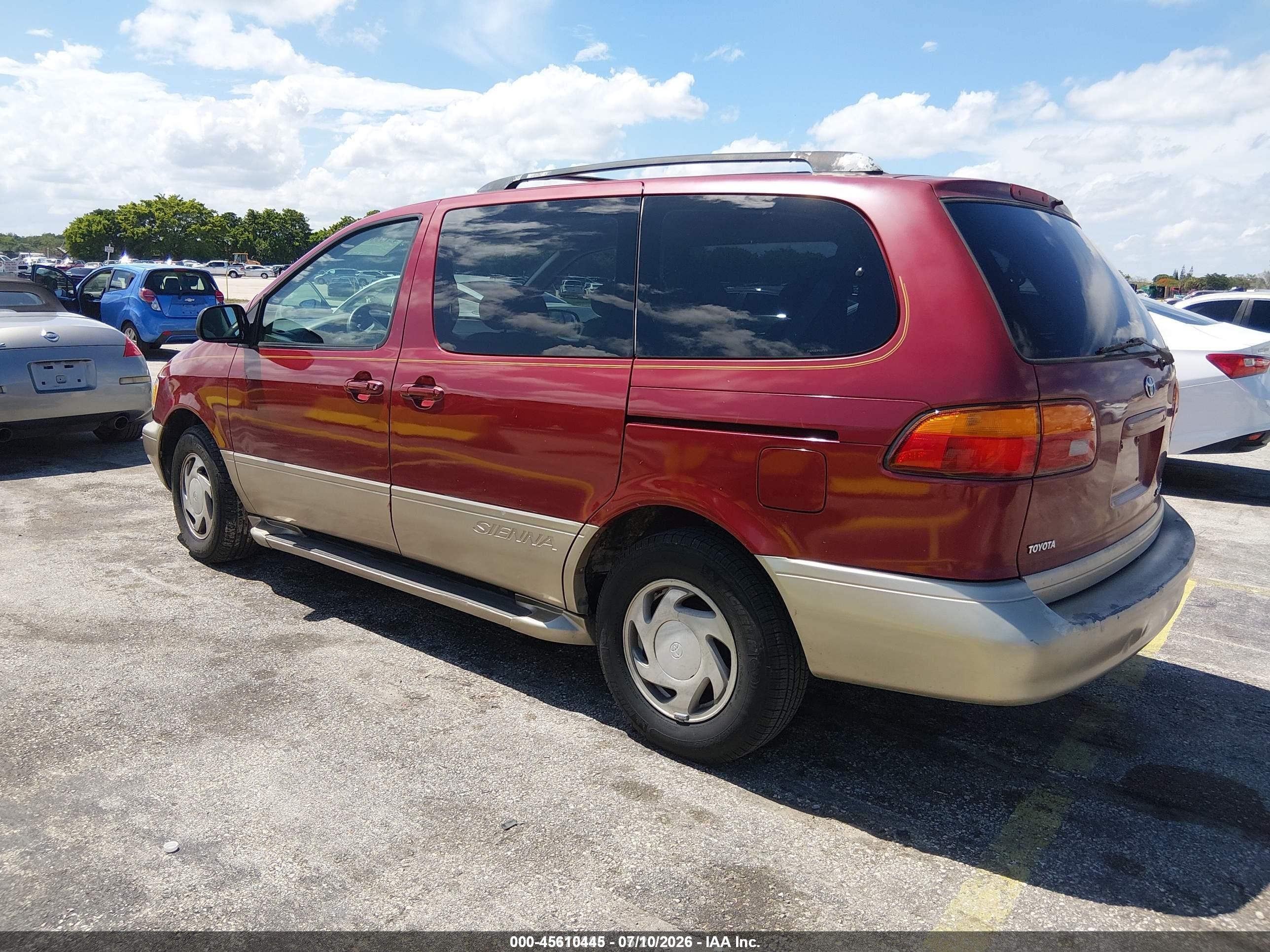 2000 Toyota Sienna Xle Red vin: 4T3ZF13C8YU197573