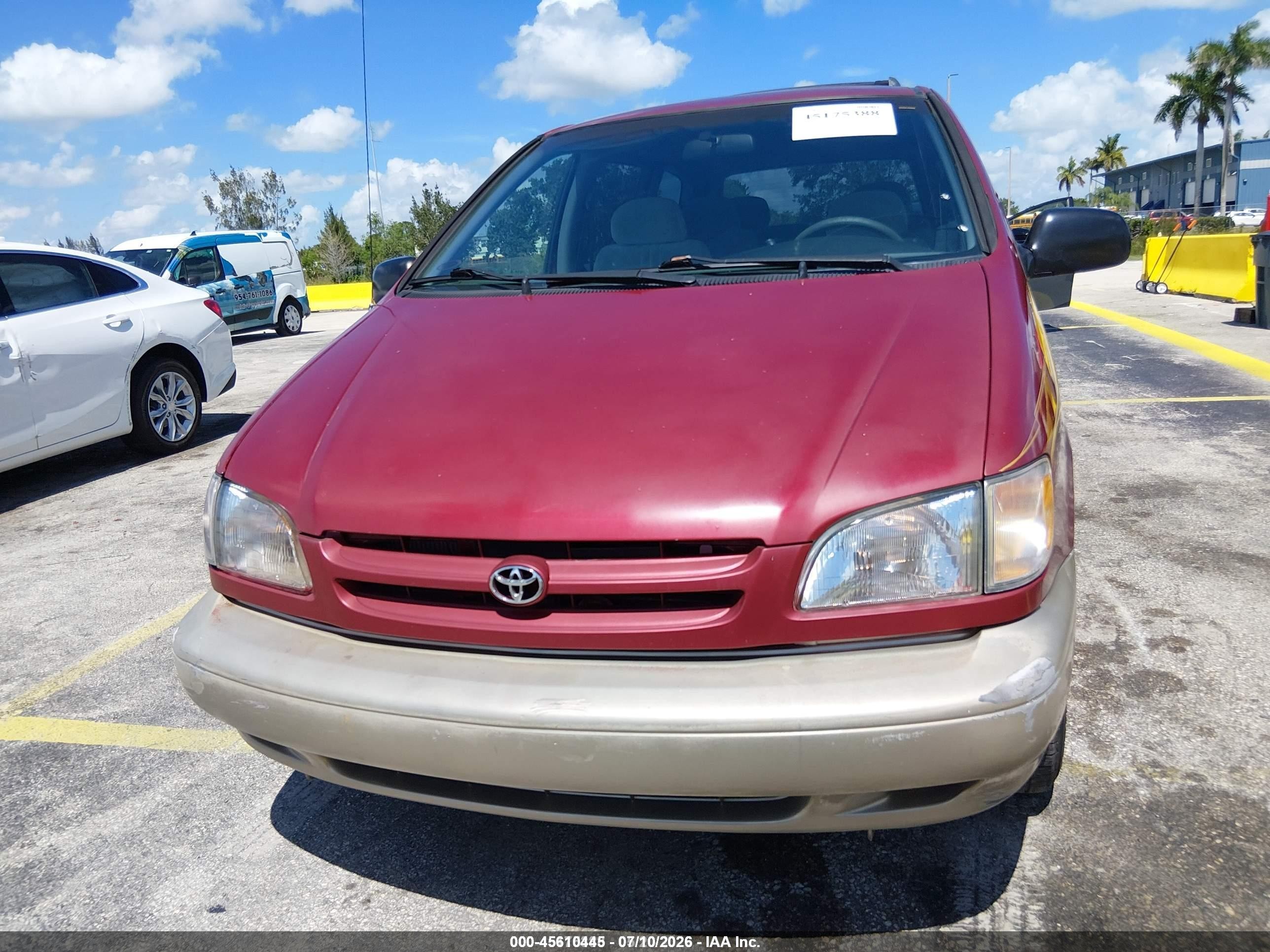2000 Toyota Sienna Xle Red vin: 4T3ZF13C8YU197573