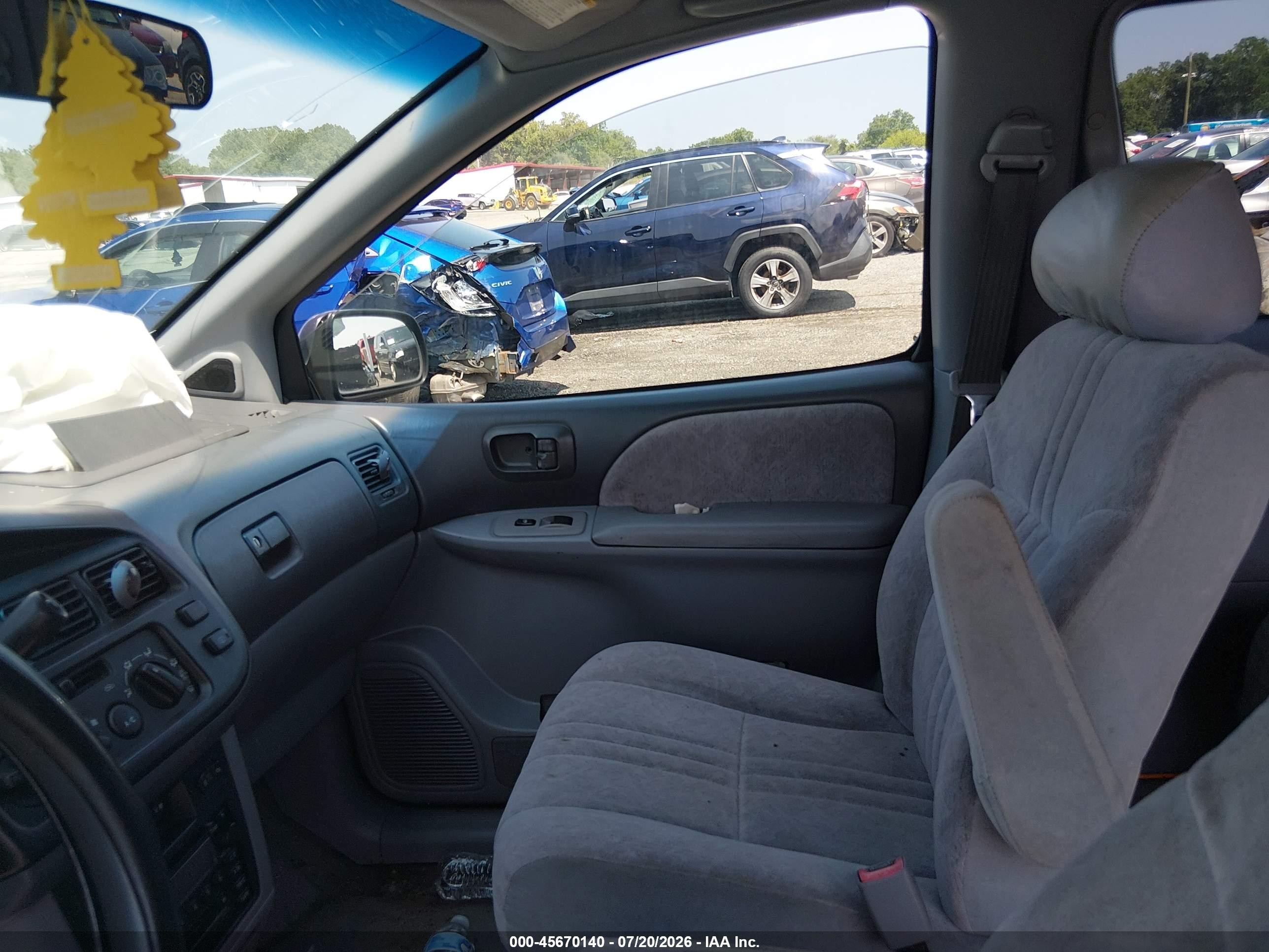 2000 Toyota Sienna Le Light Blue vin: 4T3ZF13C8YU302340