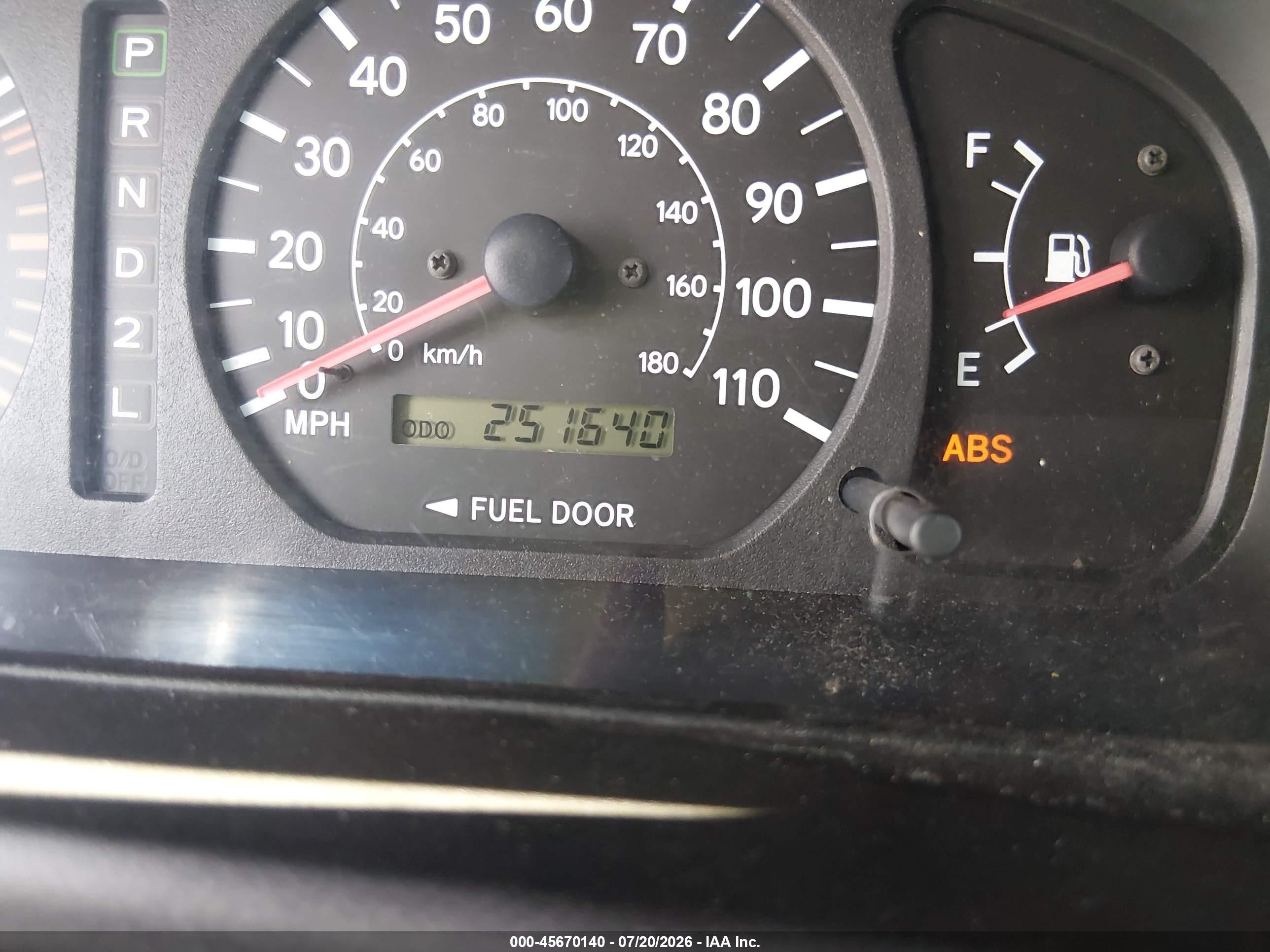 2000 Toyota Sienna Le Light Blue vin: 4T3ZF13C8YU302340