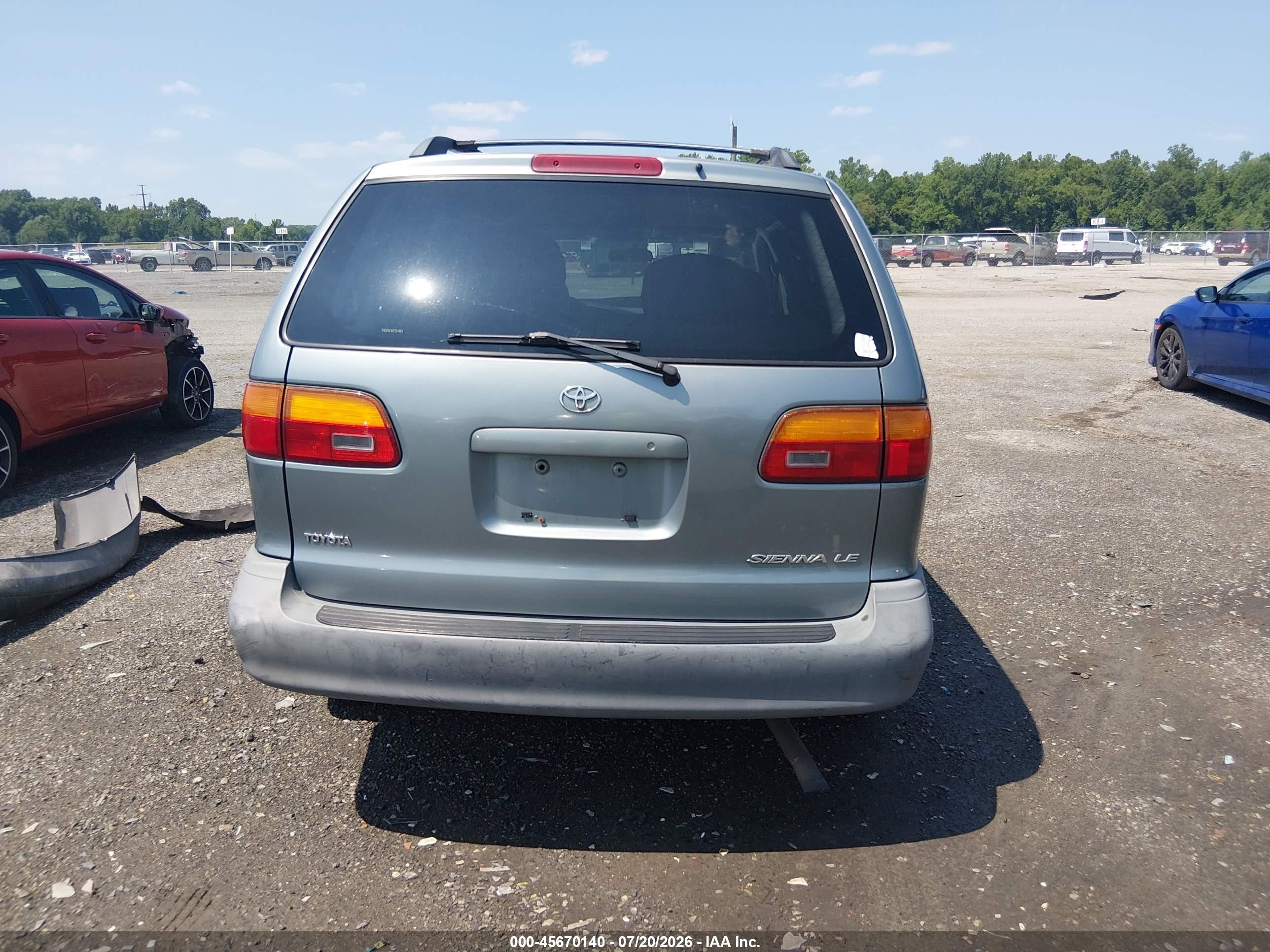 2000 Toyota Sienna Le Light Blue vin: 4T3ZF13C8YU302340