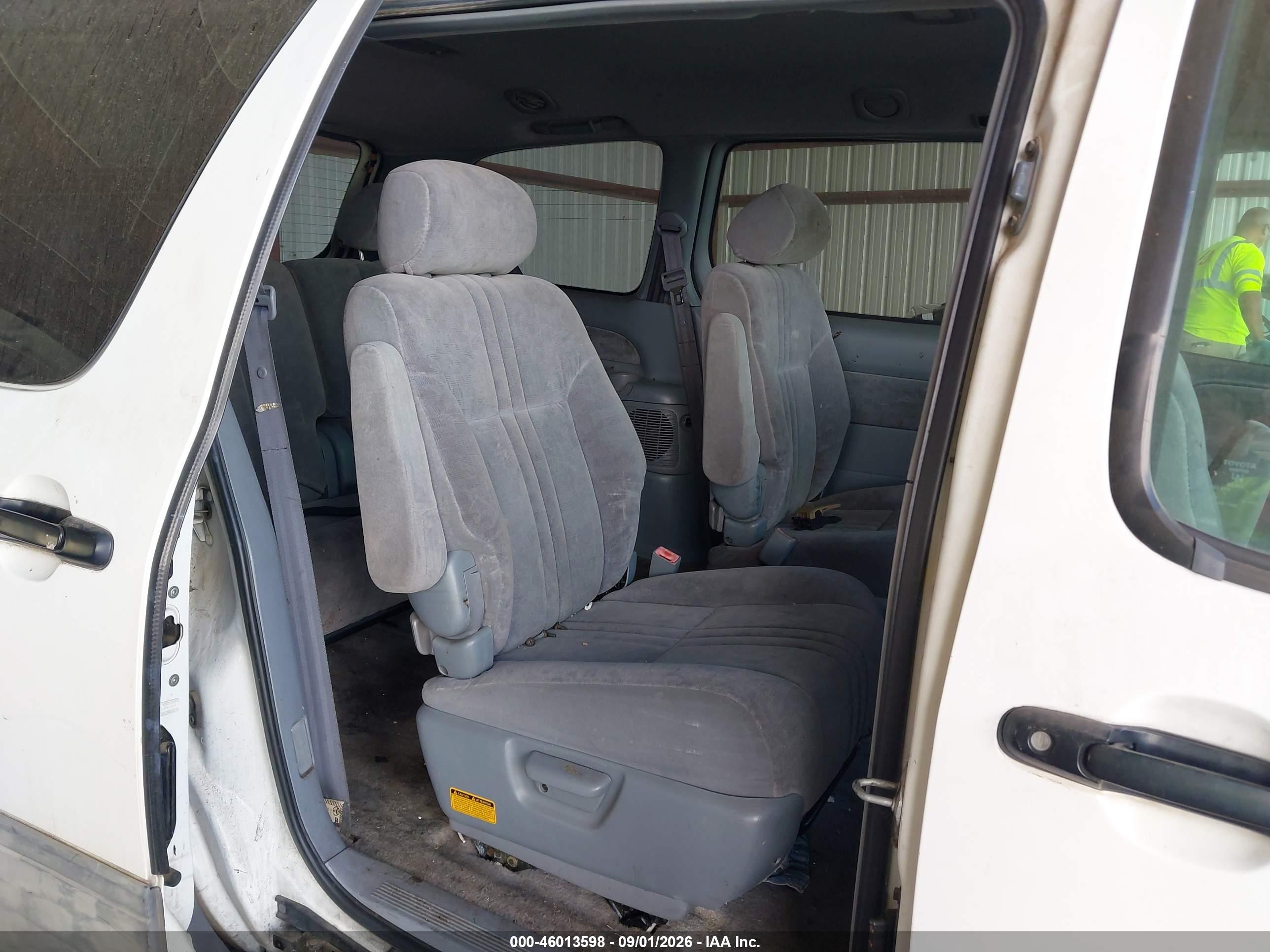 2001 Toyota Sienna Le White vin: 4T3ZF13C91U387162