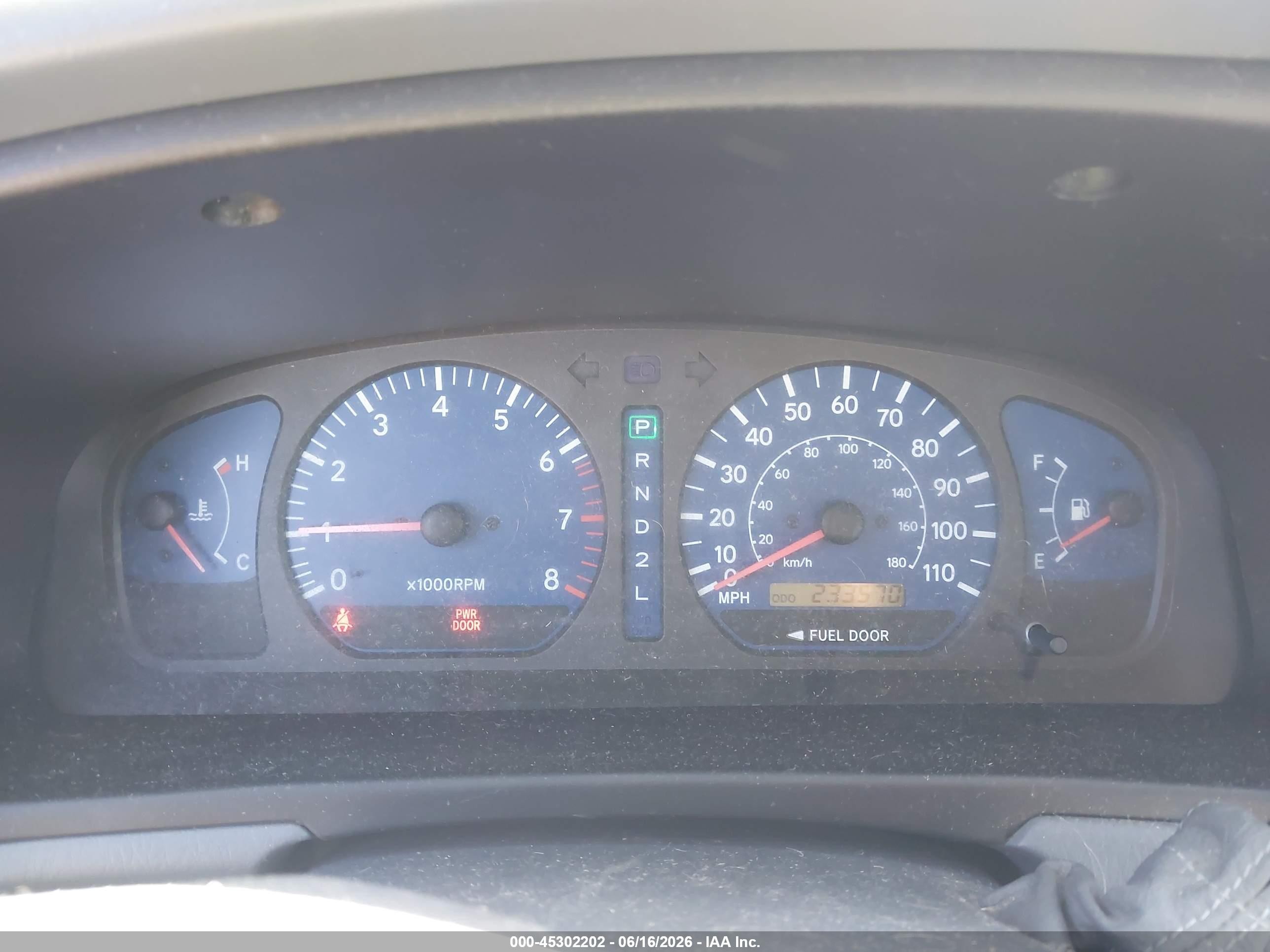 2002 Toyota Sienna Xle White vin: 4T3ZF13C92U429170