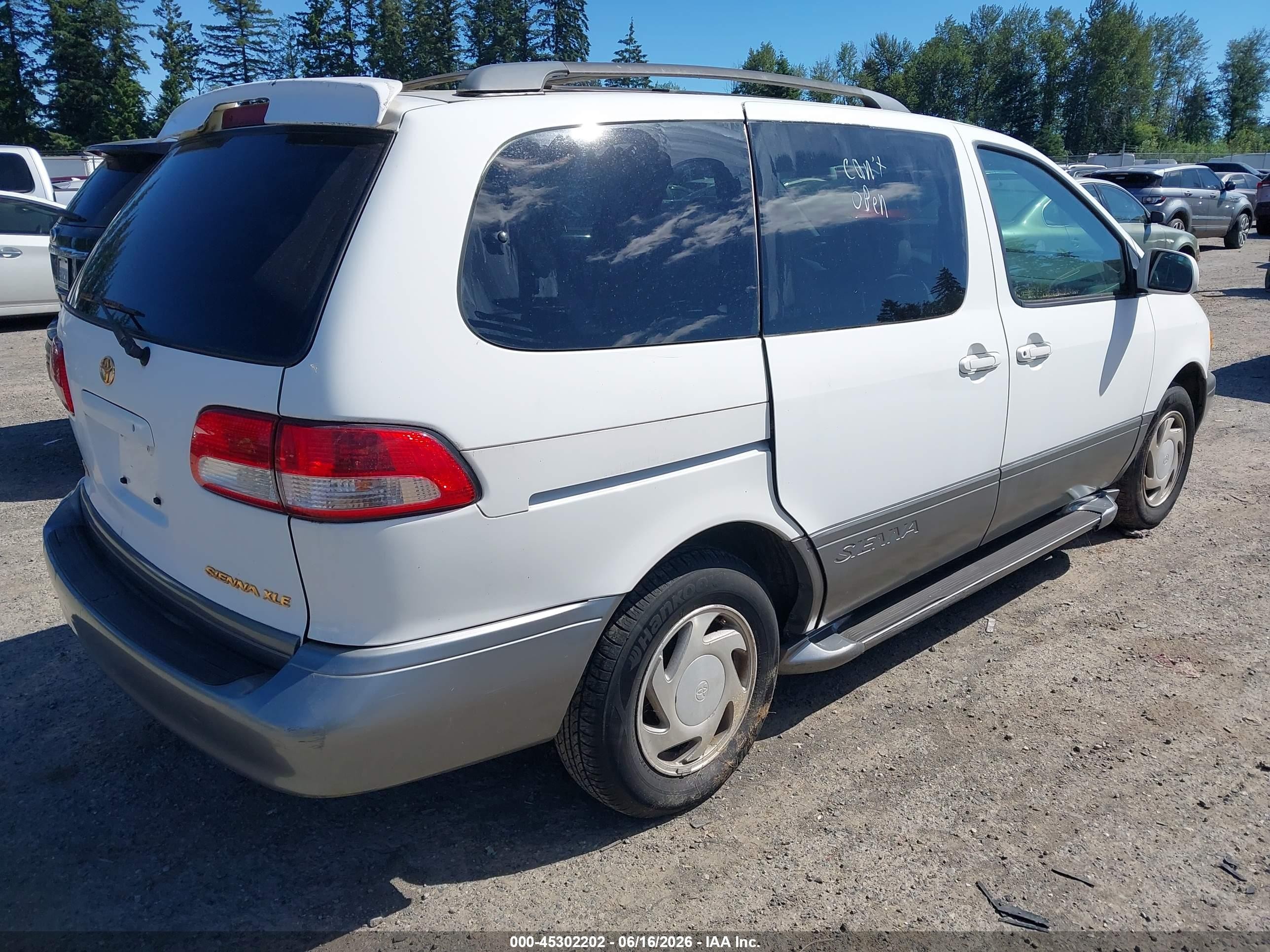 2002 Toyota Sienna Xle White vin: 4T3ZF13C92U429170
