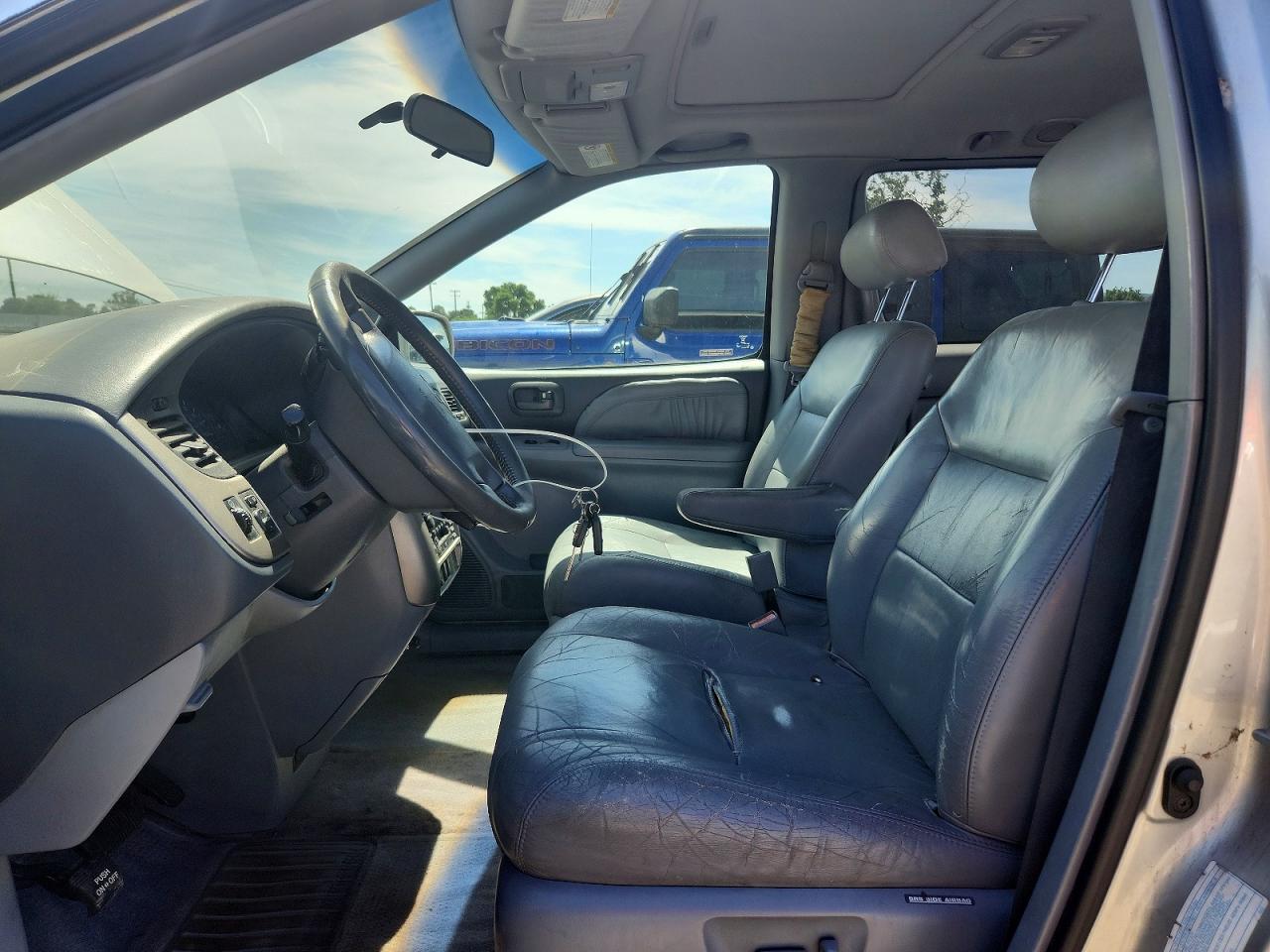 2002 Toyota Sienna Xle Silver vin: 4T3ZF13C92U469829