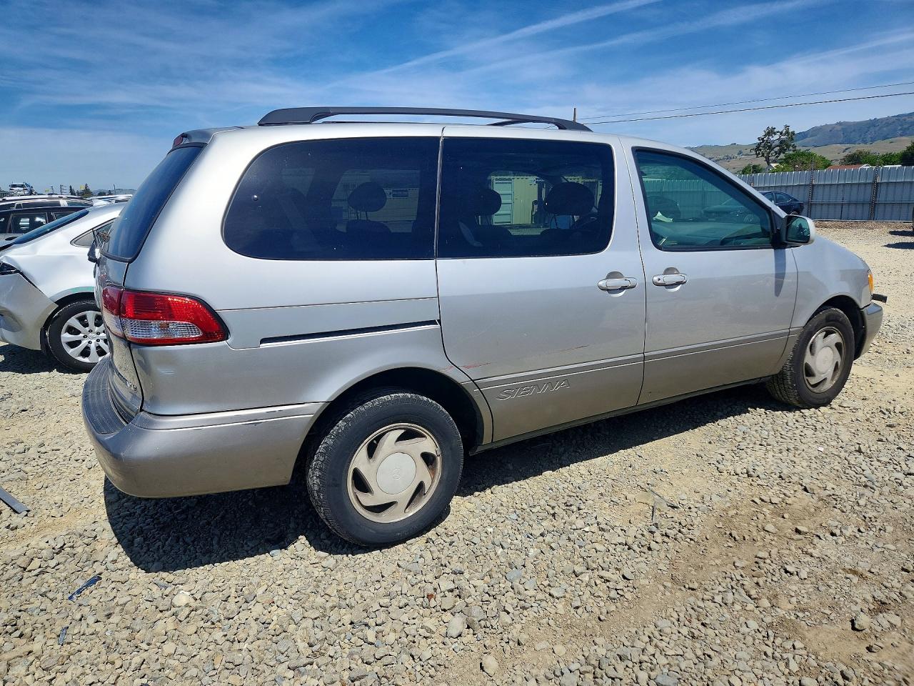 2002 Toyota Sienna Xle Silver vin: 4T3ZF13C92U469829