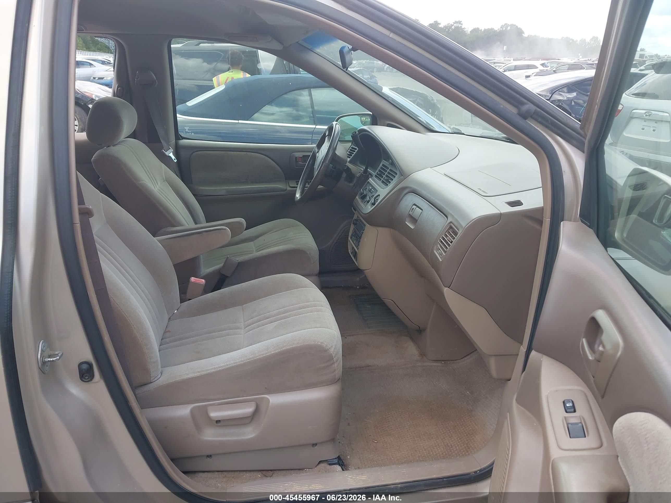 2003 Toyota Sienna Le Tan vin: 4T3ZF13C93U520716