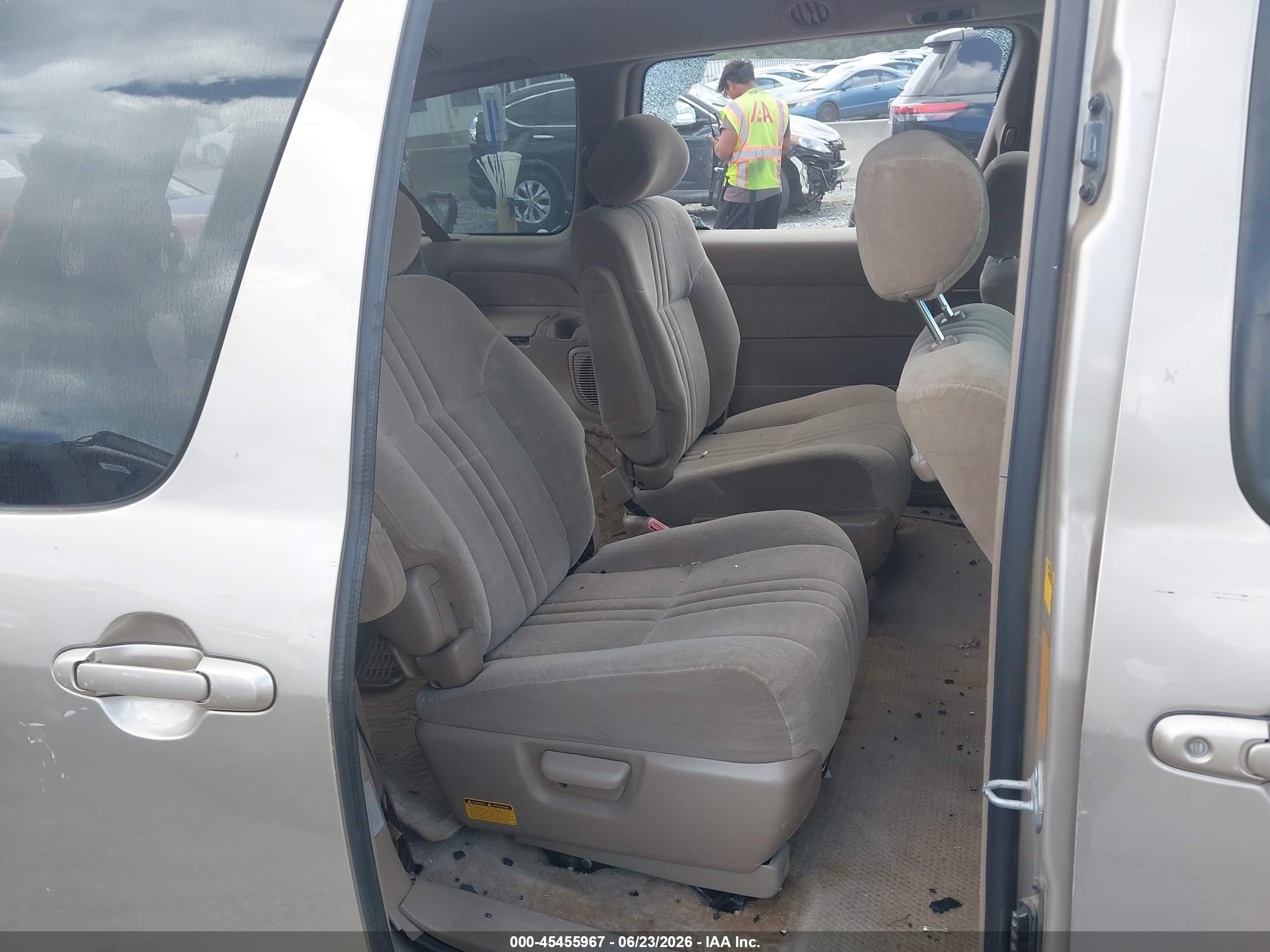 2003 Toyota Sienna Le Tan vin: 4T3ZF13C93U520716