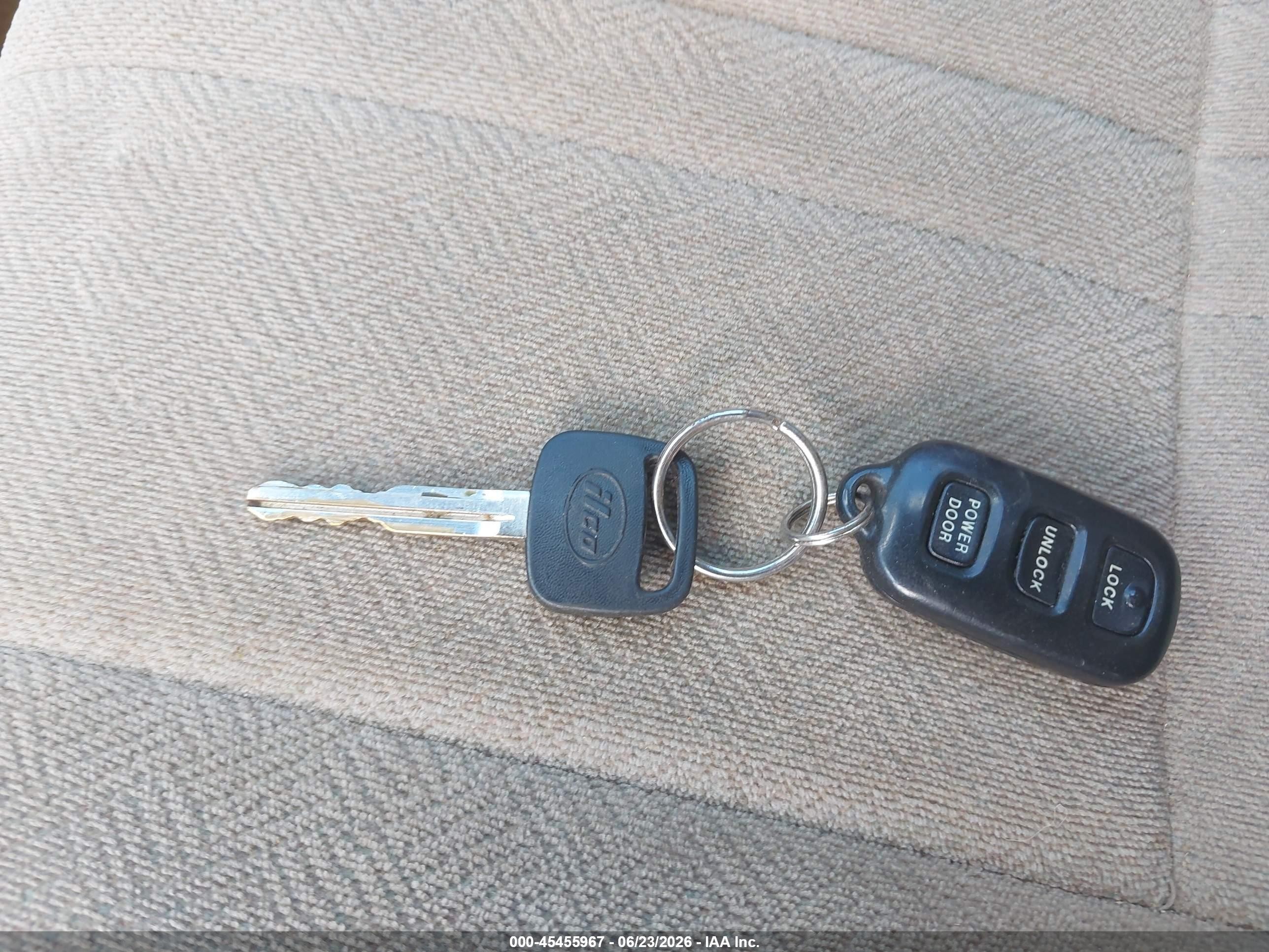 2003 Toyota Sienna Le Tan vin: 4T3ZF13C93U520716