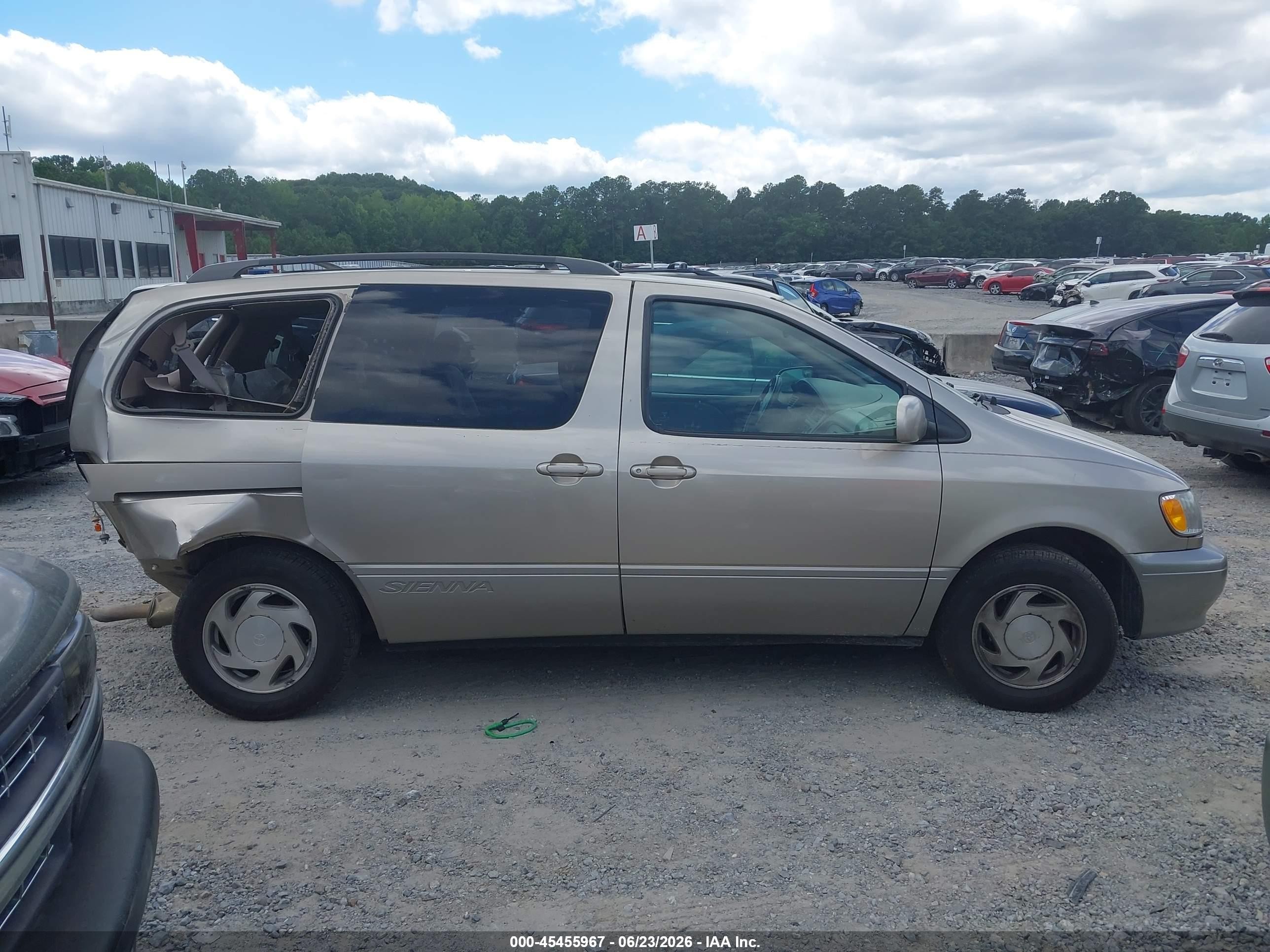2003 Toyota Sienna Le Tan vin: 4T3ZF13C93U520716