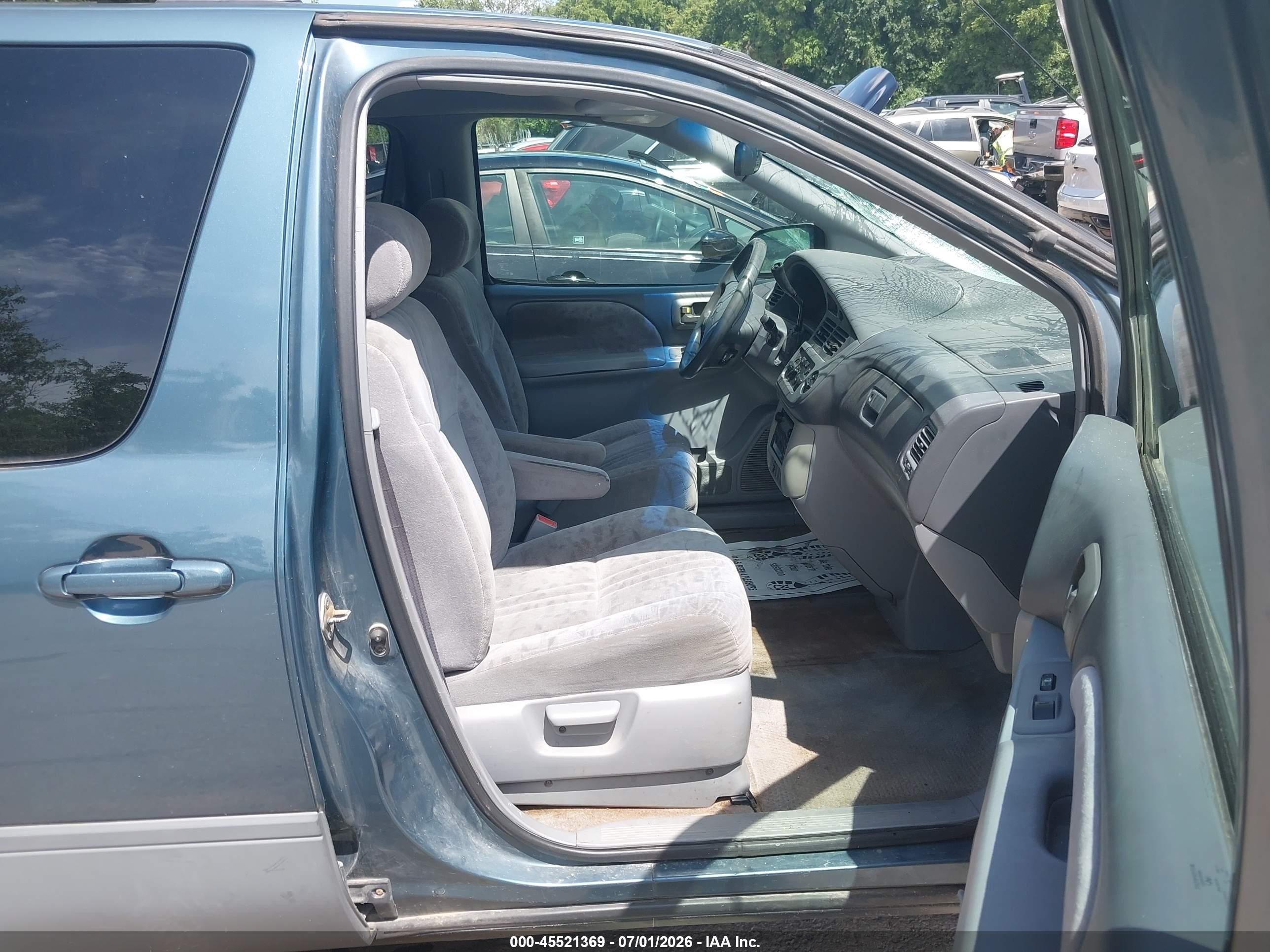2003 Toyota Sienna Le Blue vin: 4T3ZF13C93U546880