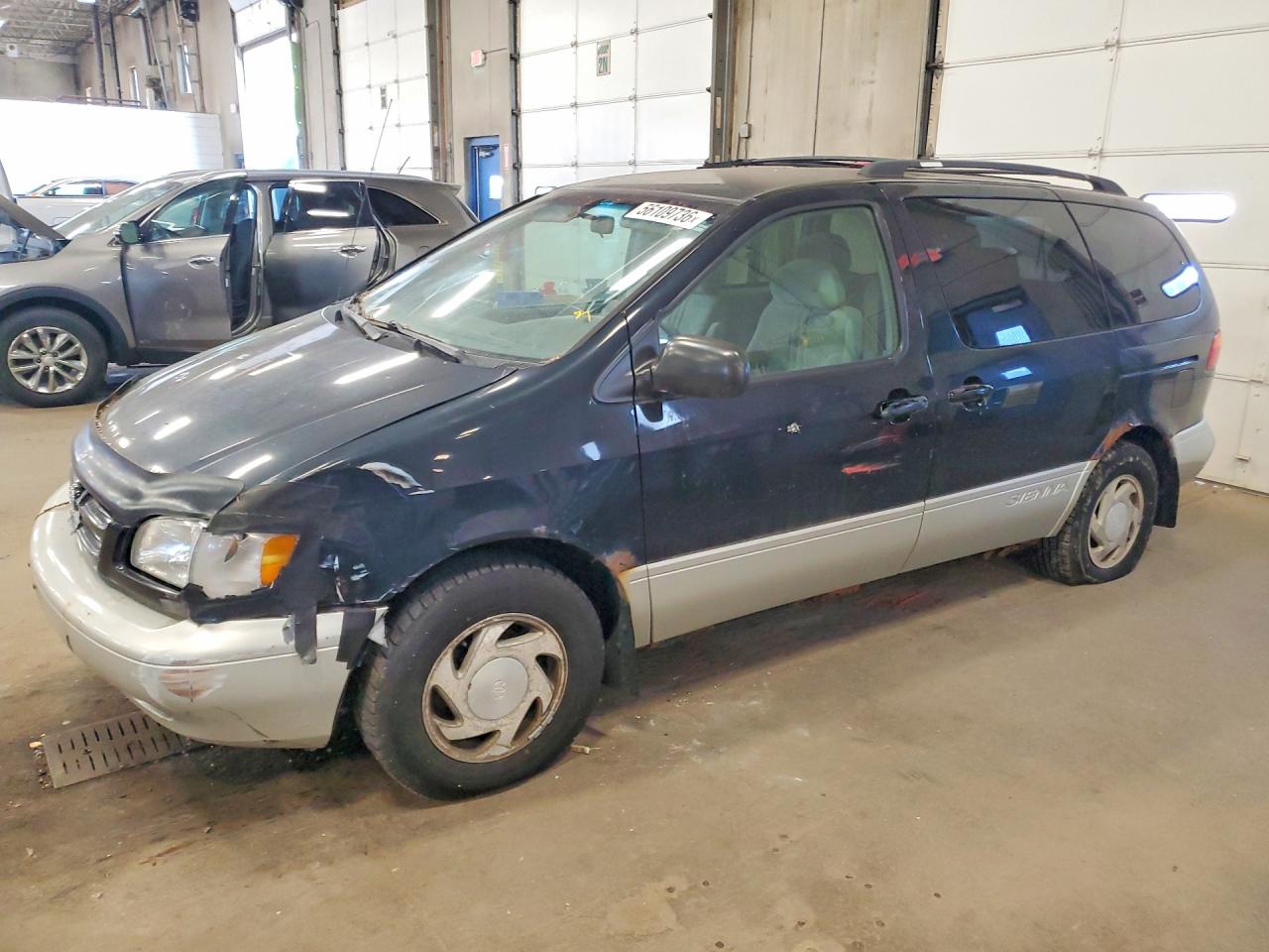 1998 Toyota Sienna Le Black vin: 4T3ZF13C9WU023136