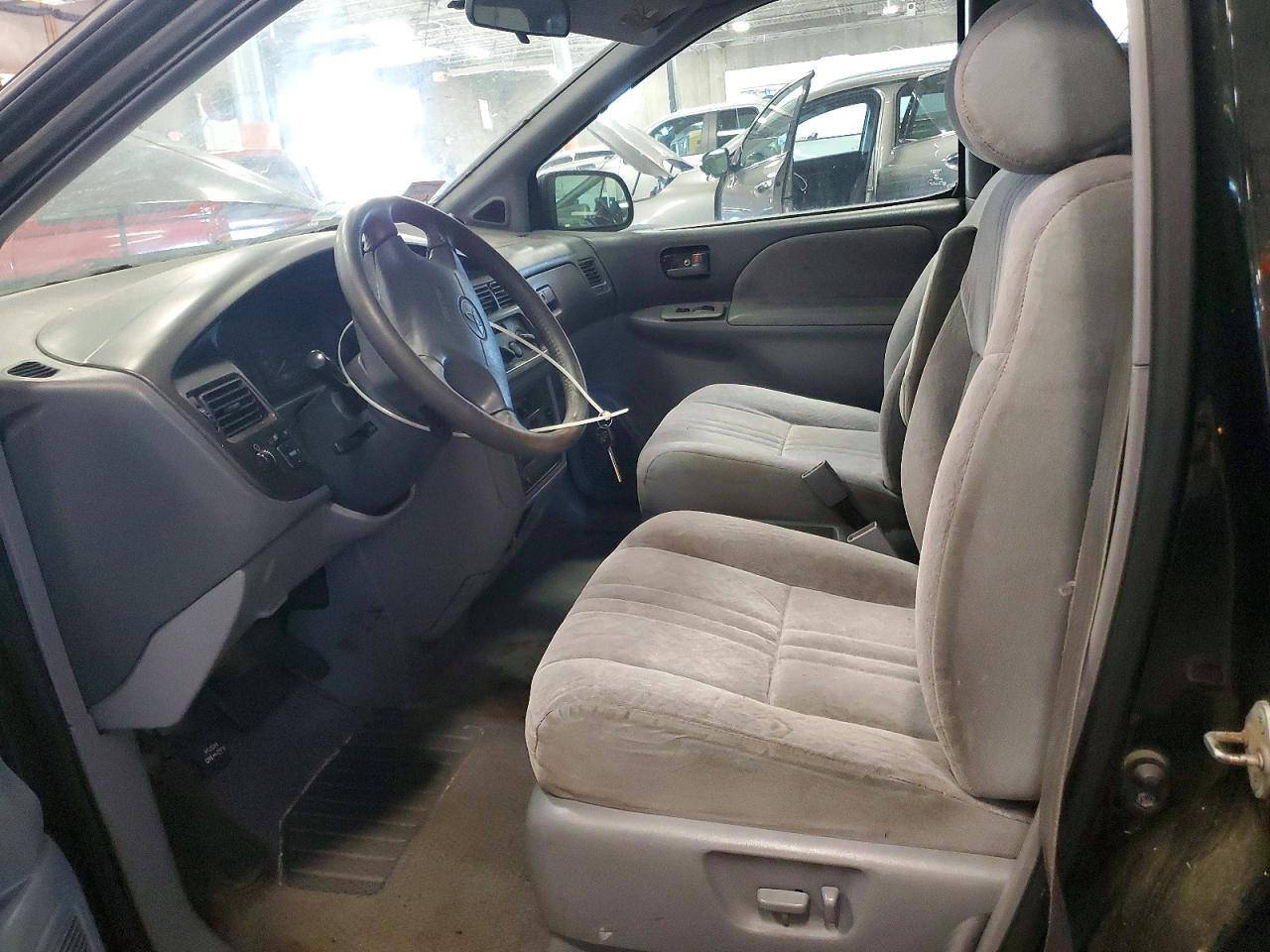 1998 Toyota Sienna Le Black vin: 4T3ZF13C9WU023136