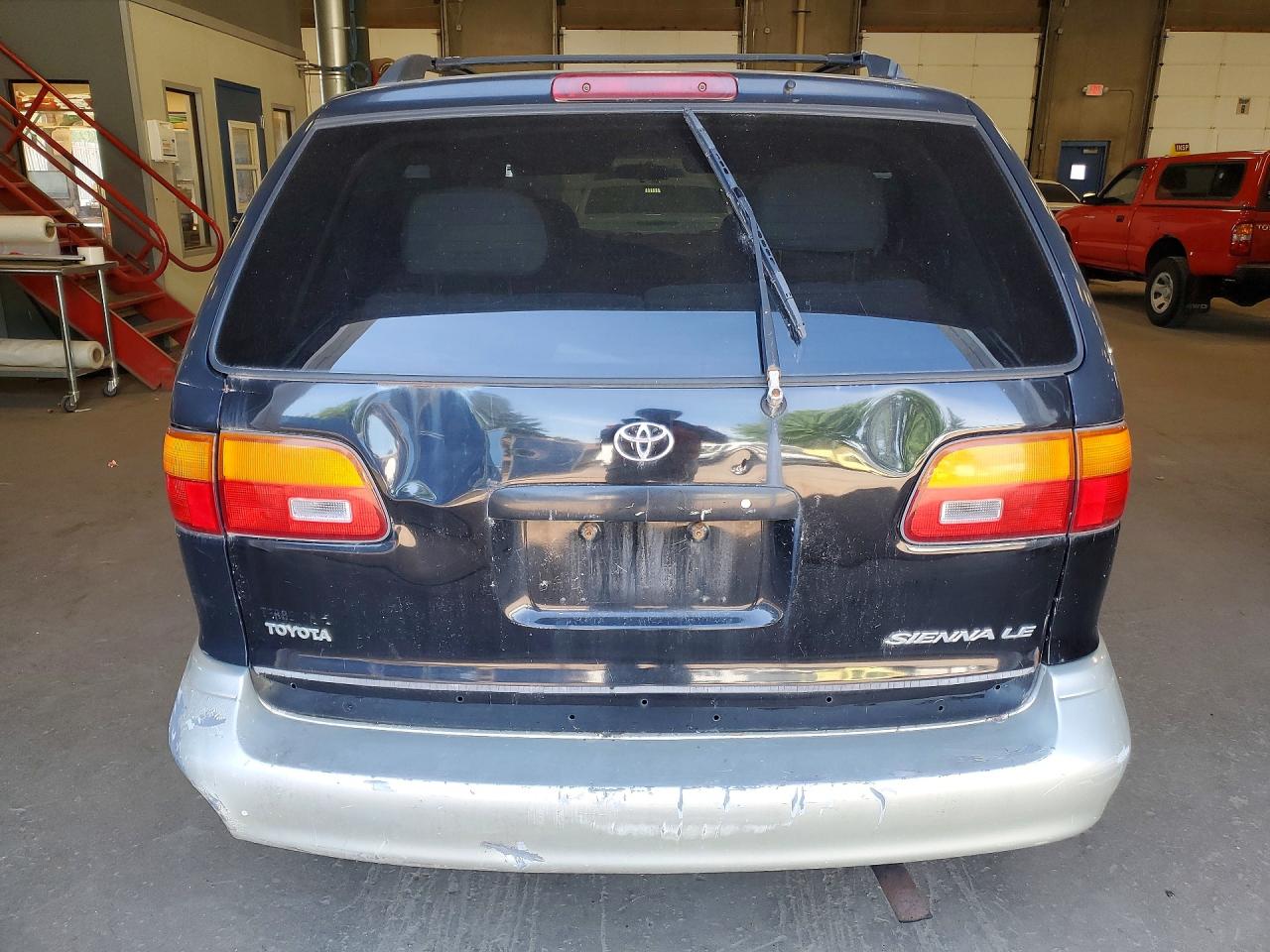 1998 Toyota Sienna Le Black vin: 4T3ZF13C9WU023136