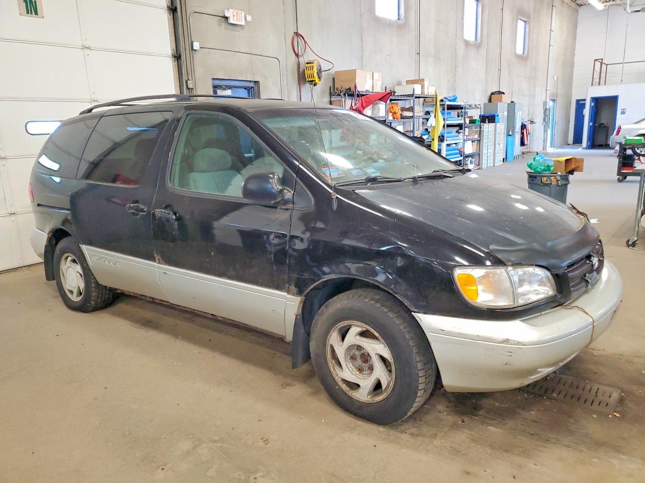 1998 Toyota Sienna Le Black vin: 4T3ZF13C9WU023136