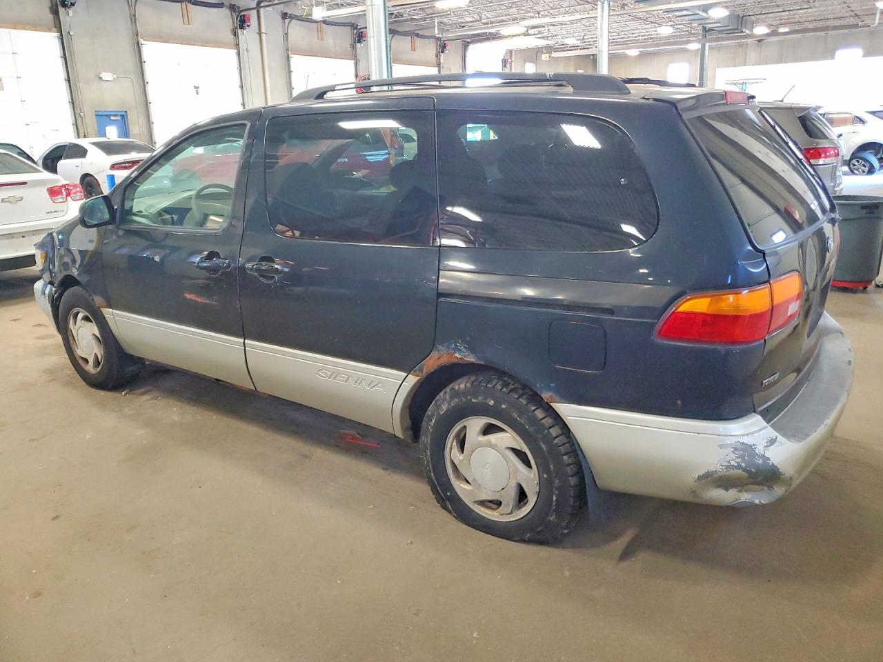 1998 Toyota Sienna Le Black vin: 4T3ZF13C9WU023136