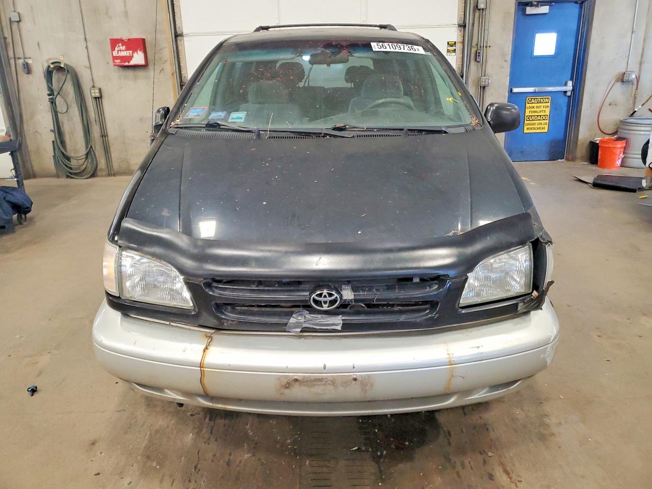 1998 Toyota Sienna Le Black vin: 4T3ZF13C9WU023136