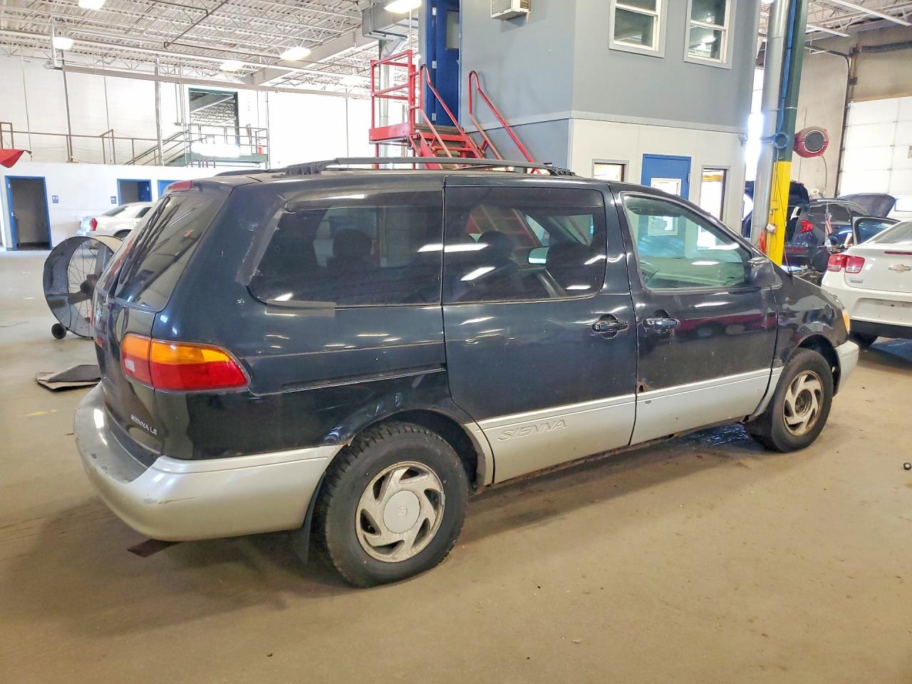 1998 Toyota Sienna Le Black vin: 4T3ZF13C9WU023136