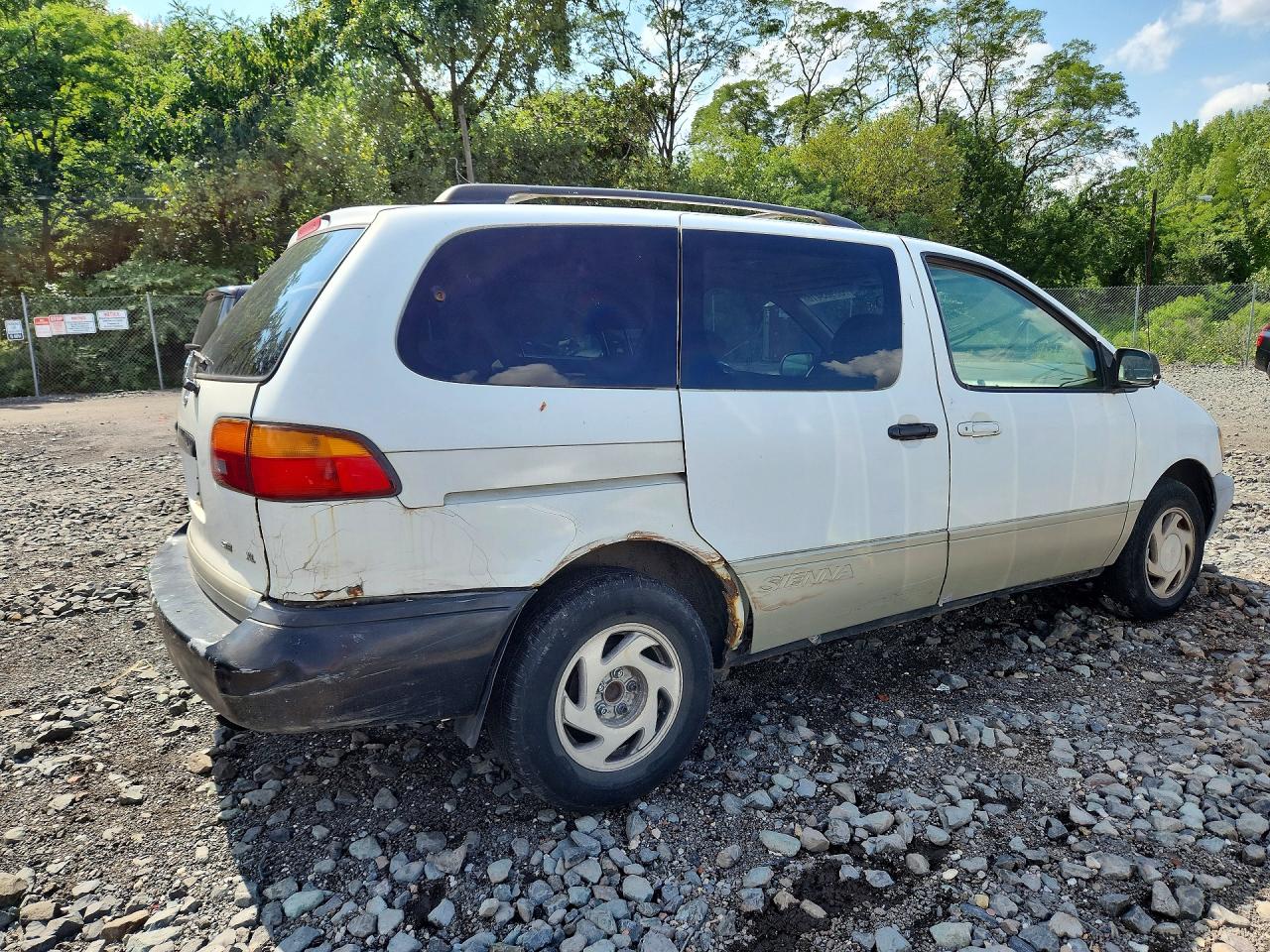 1998 Toyota Sienna Xle White vin: 4T3ZF13C9WU056833