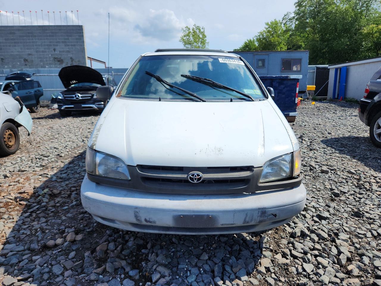 1998 Toyota Sienna Xle White vin: 4T3ZF13C9WU056833