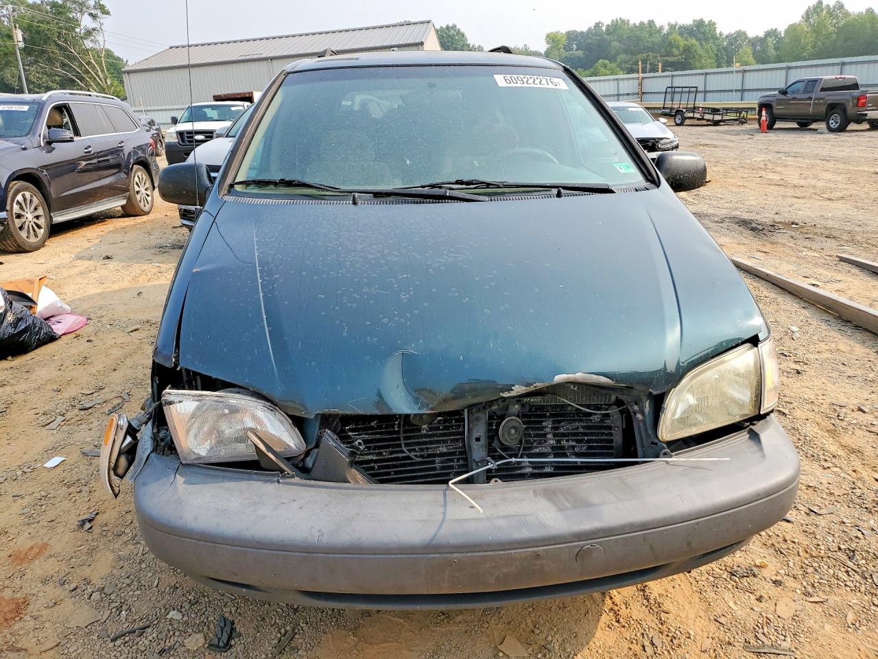 1998 Toyota Sienna Le Green vin: 4T3ZF13C9WU079237
