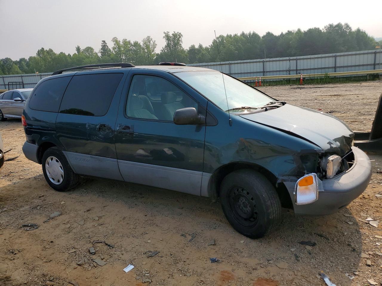 1998 Toyota Sienna Le Green vin: 4T3ZF13C9WU079237