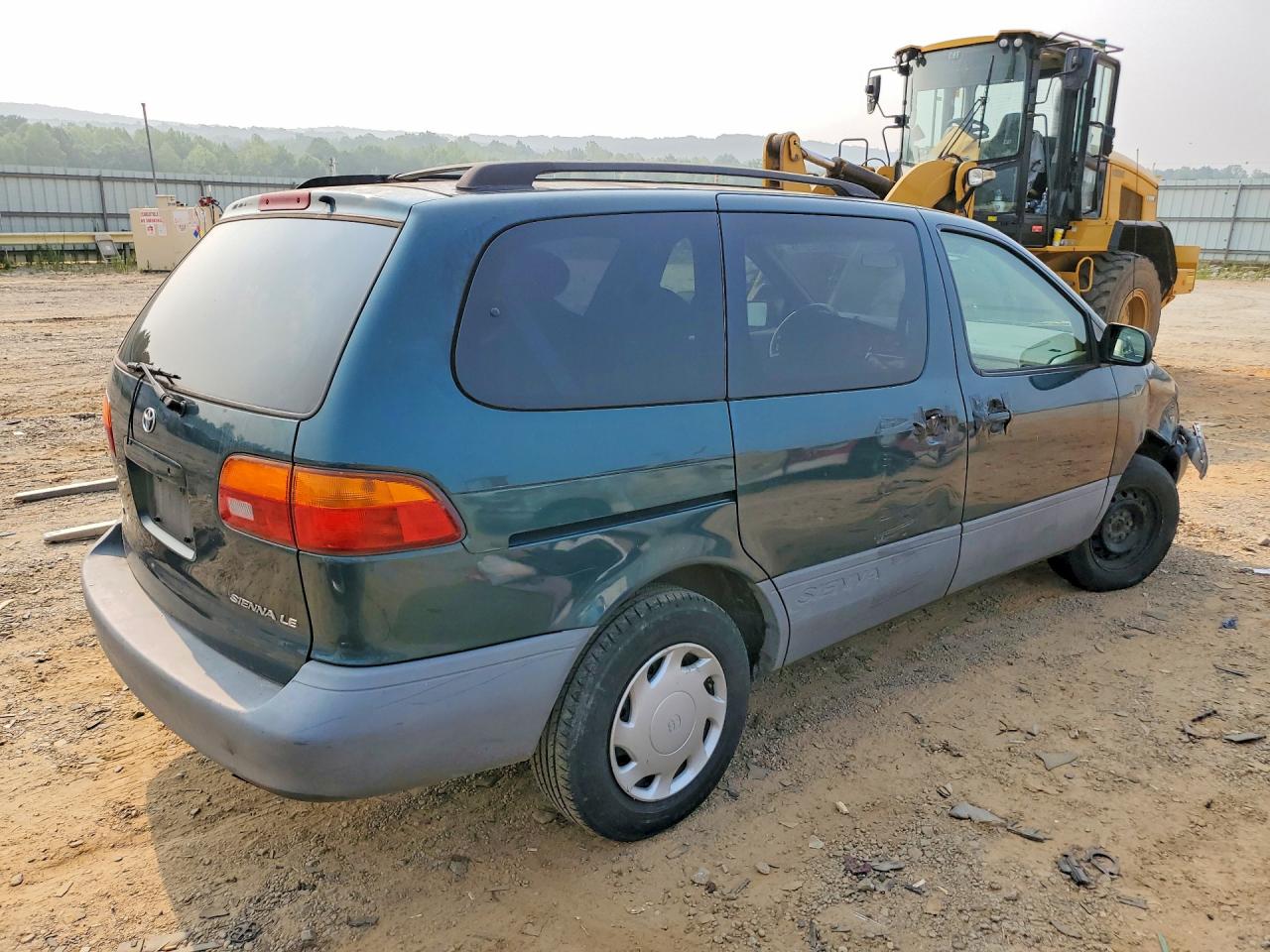 1998 Toyota Sienna Le Green vin: 4T3ZF13C9WU079237